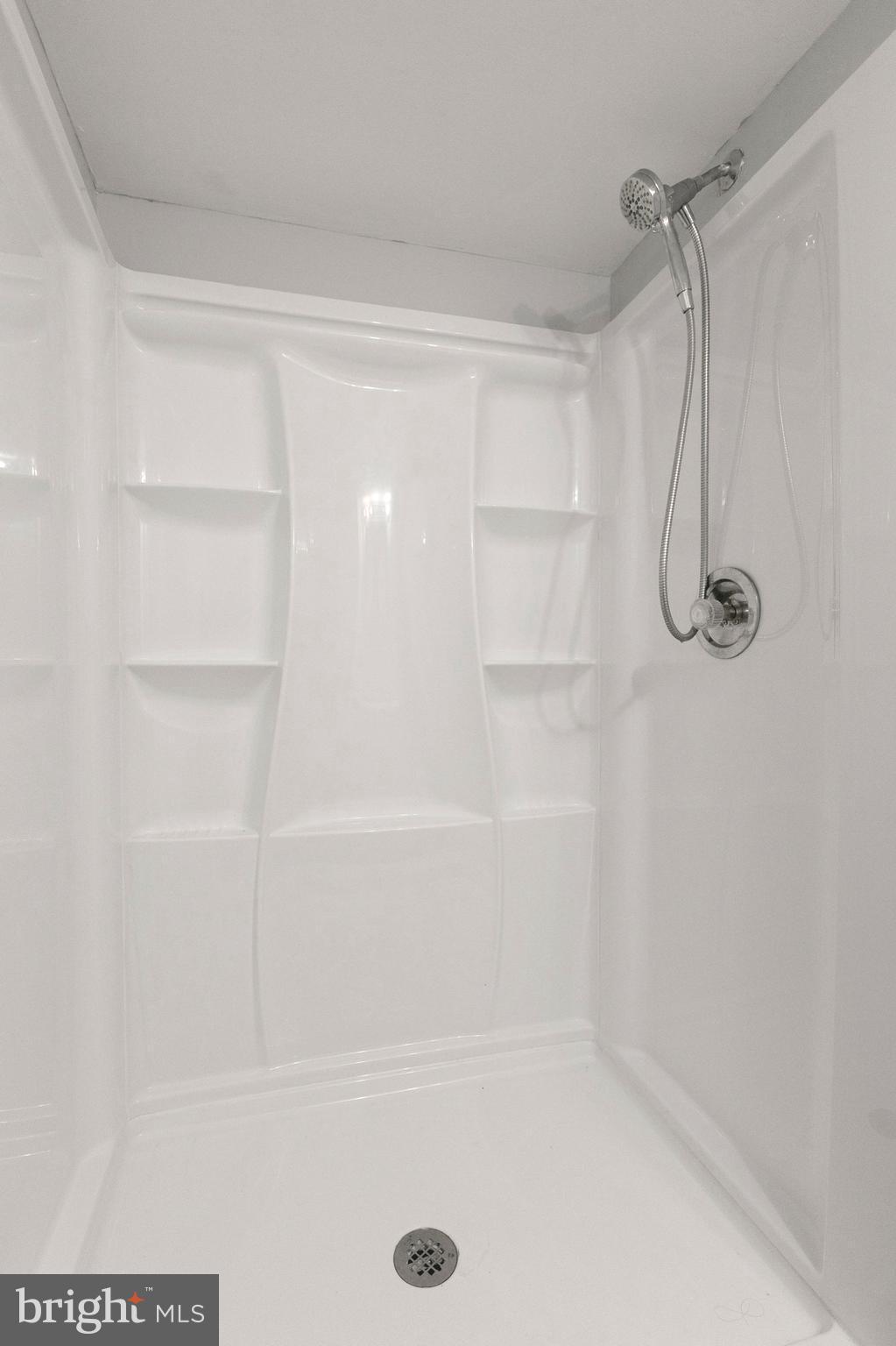 COUNTRY CLUB MANOR - Residential