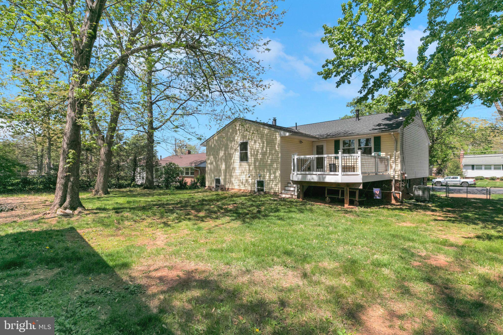 COUNTRY CLUB MANOR - Residential