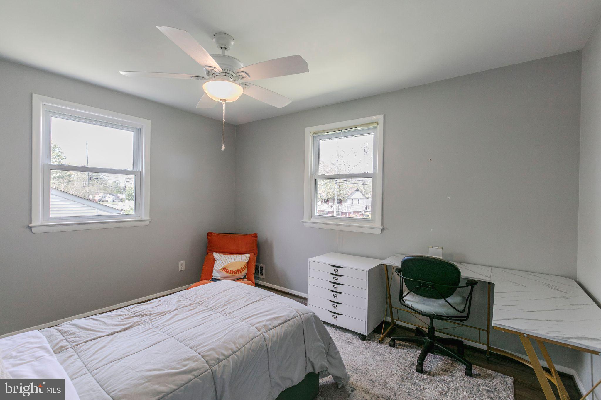 COUNTRY CLUB MANOR - Residential