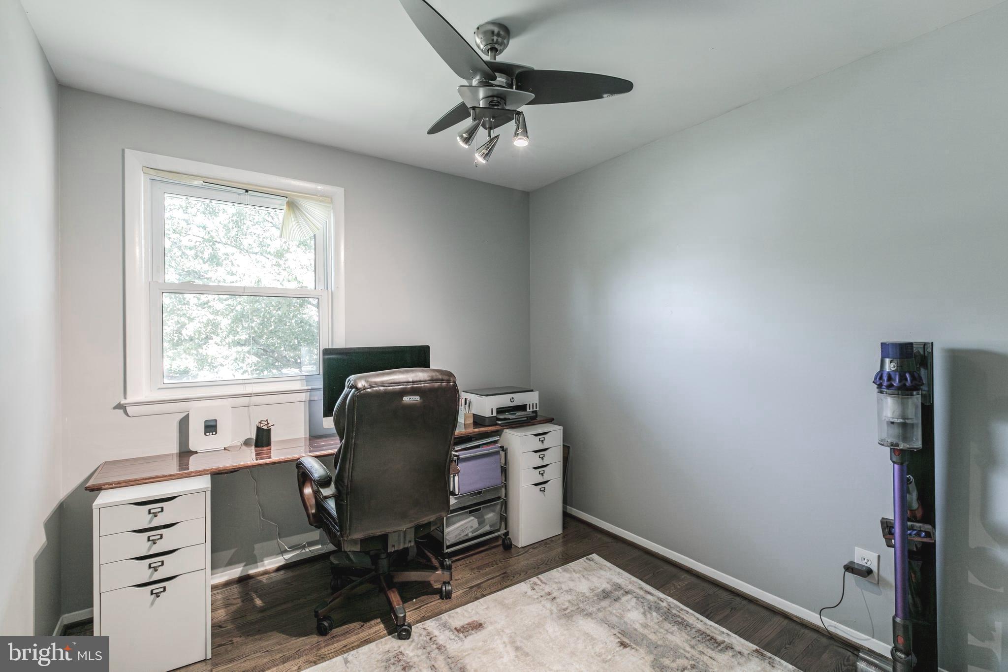 COUNTRY CLUB MANOR - Residential