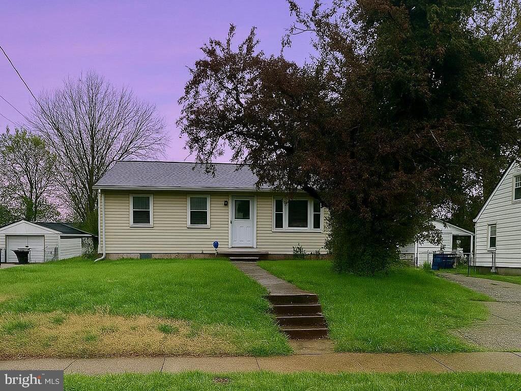 SOUTH LAWN - Residential