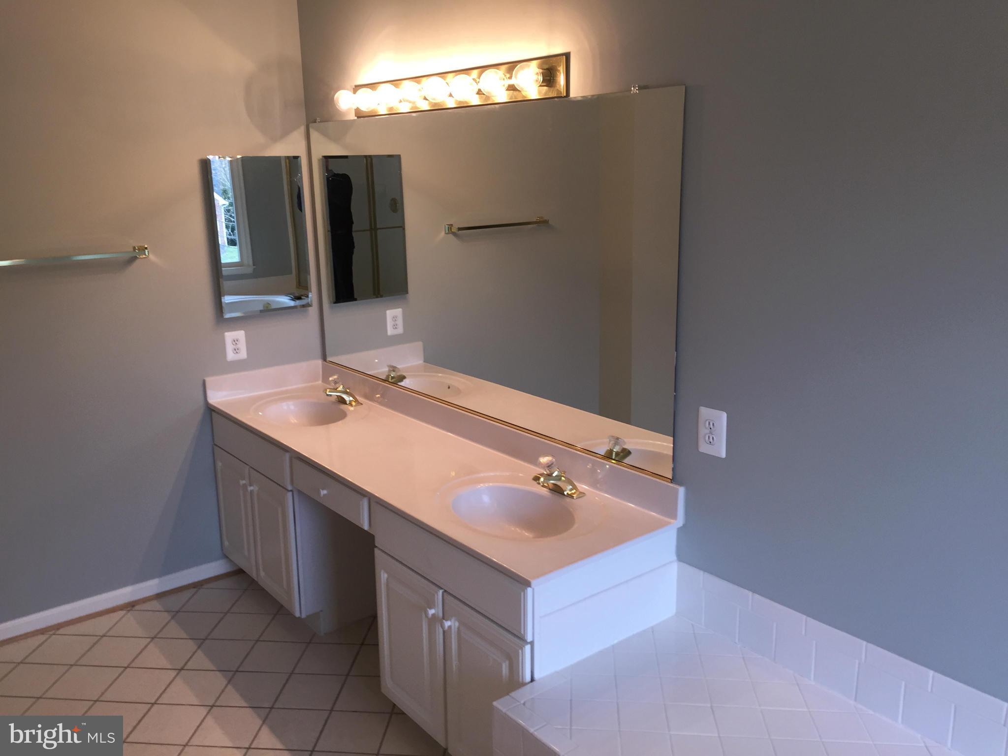 RICHLAND FOREST - Residential Lease