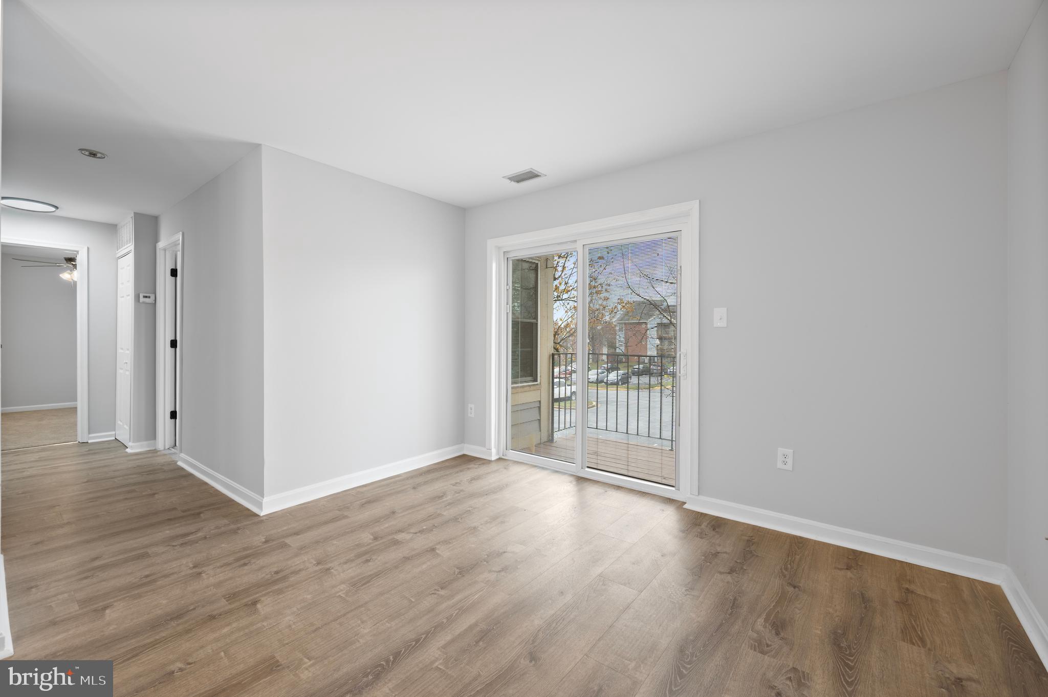 CROMWELL FOUNTAIN - Residential