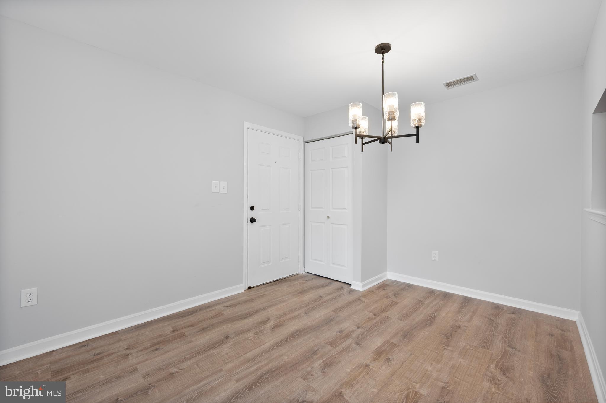 CROMWELL FOUNTAIN - Residential