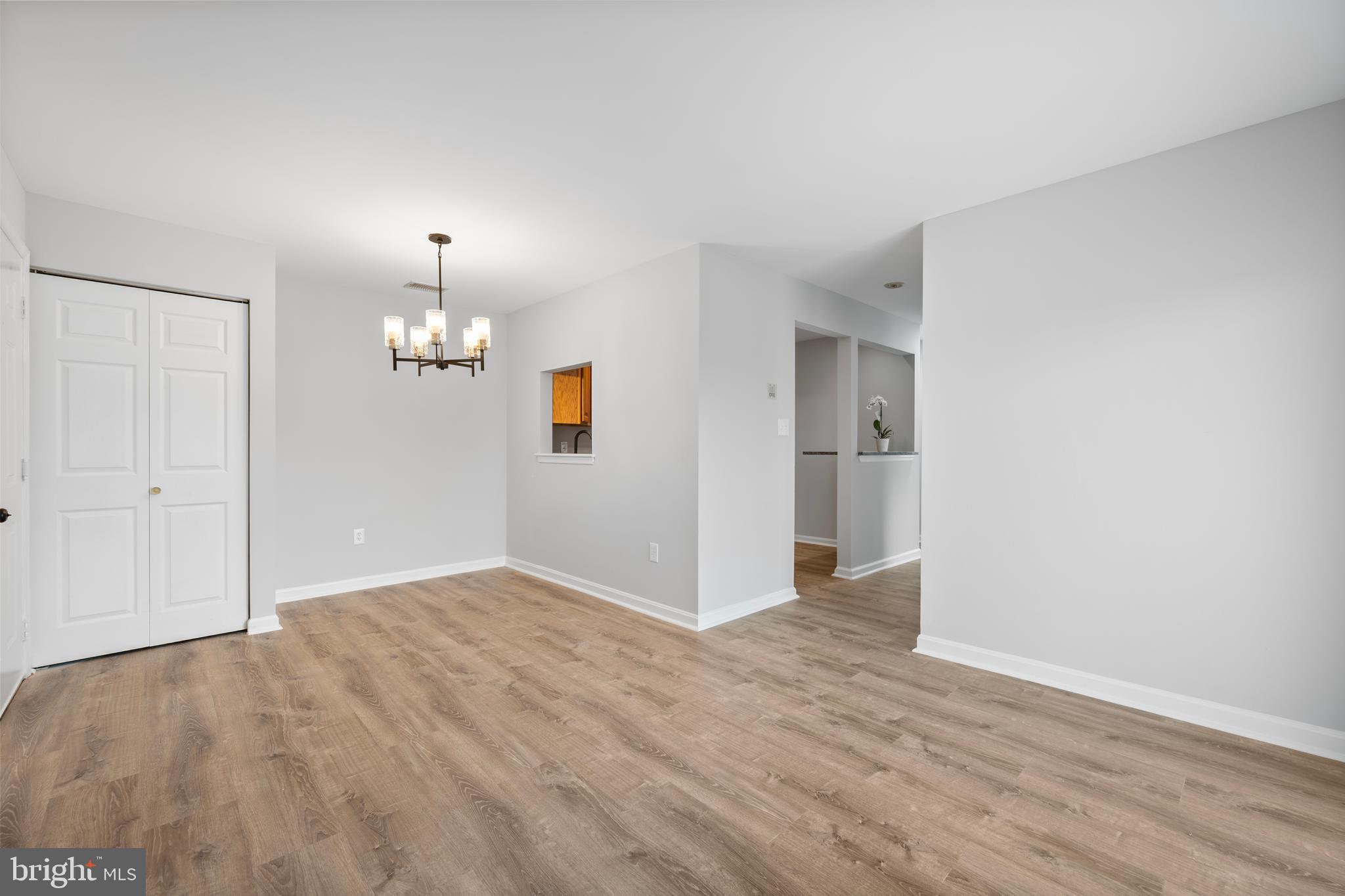 CROMWELL FOUNTAIN - Residential