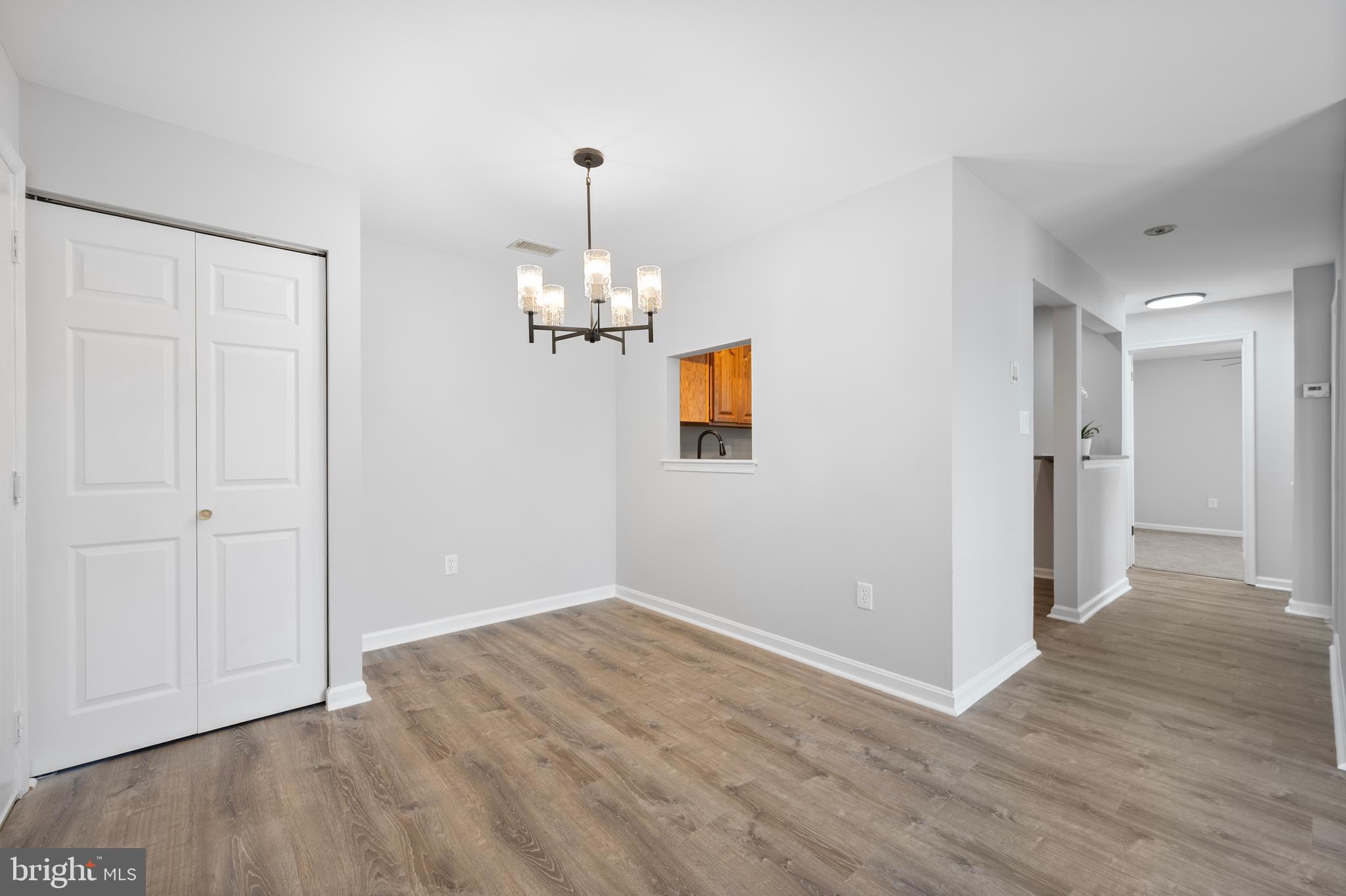 CROMWELL FOUNTAIN - Residential