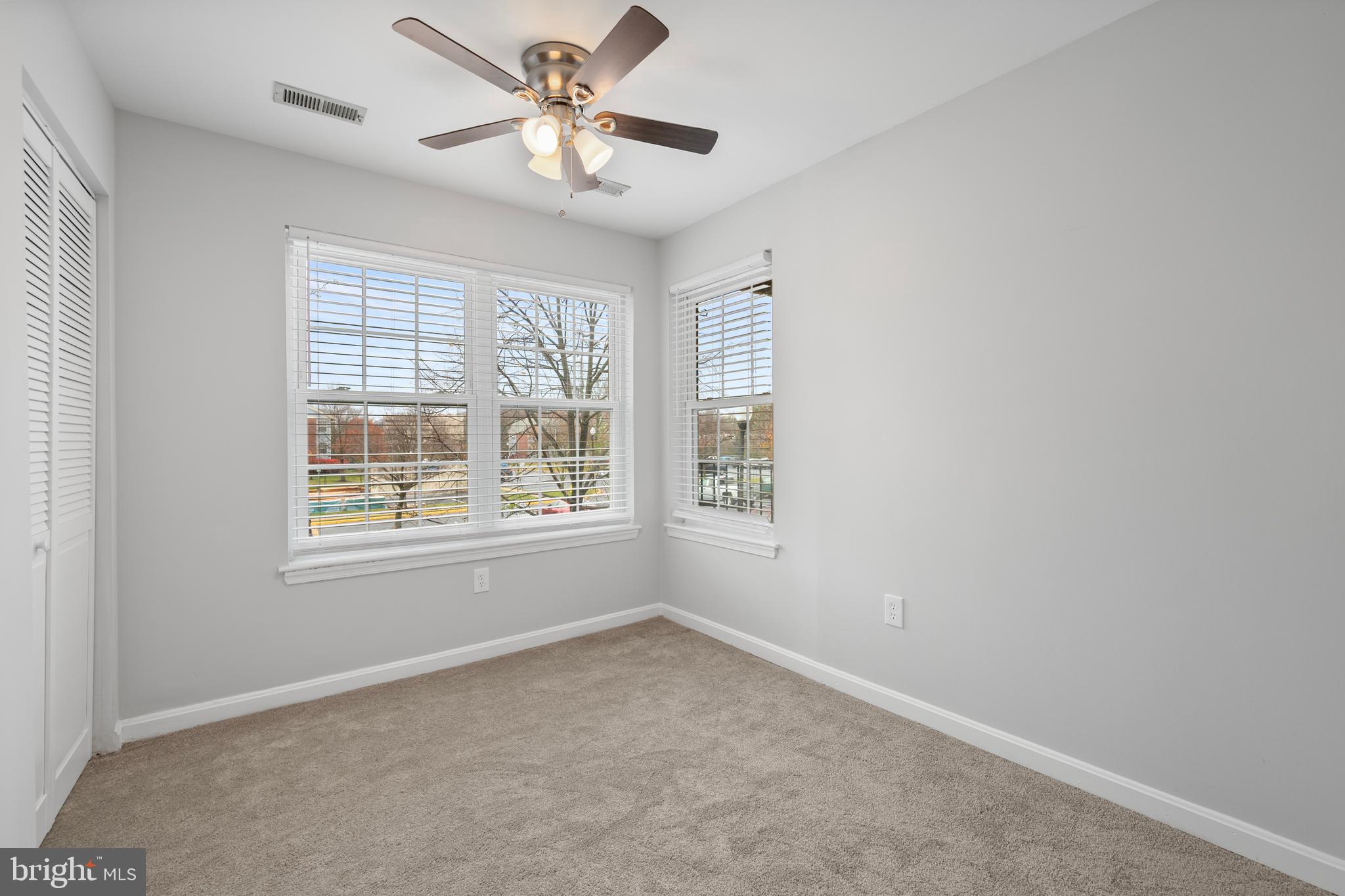 CROMWELL FOUNTAIN - Residential