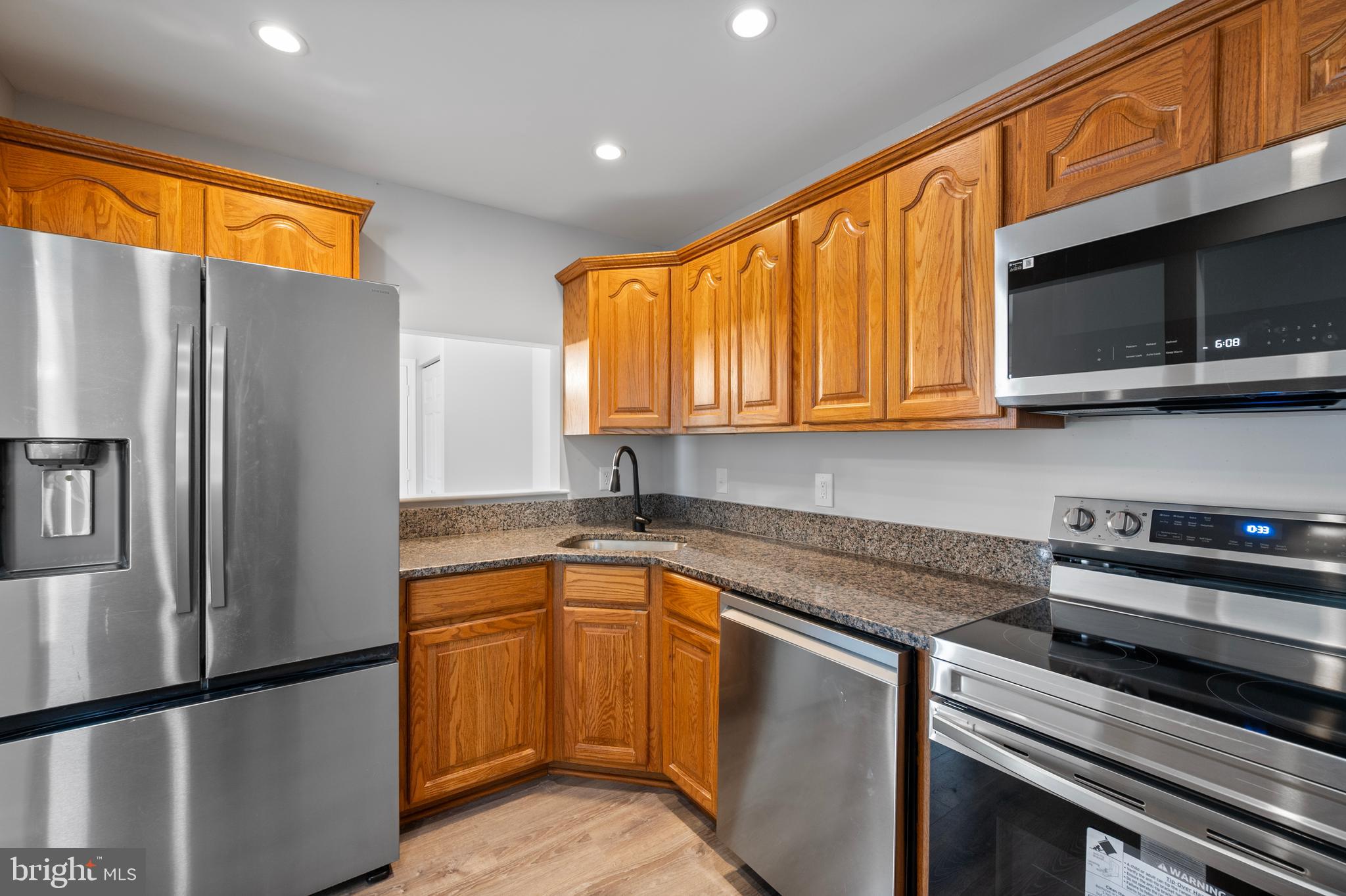 CROMWELL FOUNTAIN - Residential