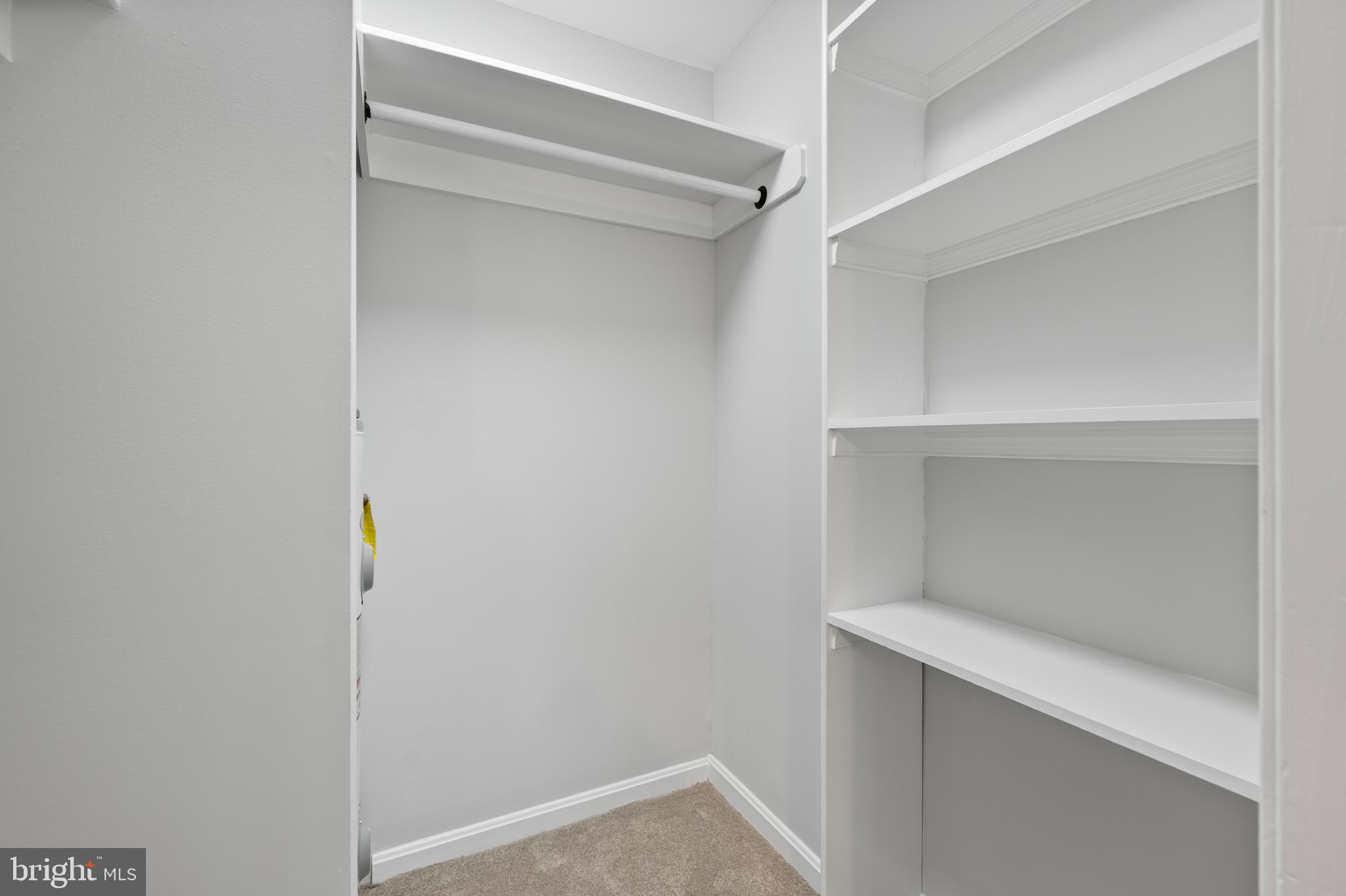 CROMWELL FOUNTAIN - Residential