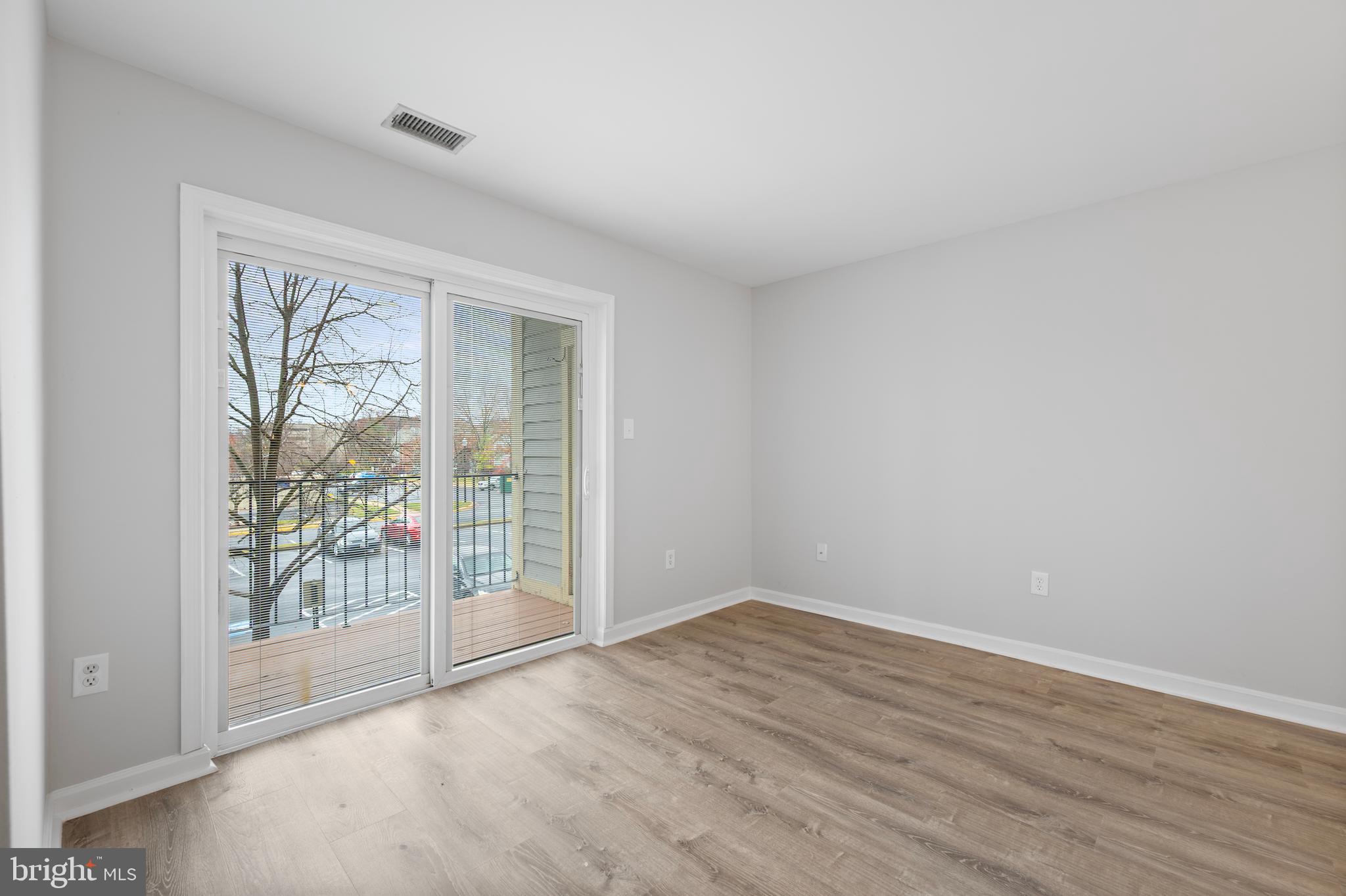 CROMWELL FOUNTAIN - Residential