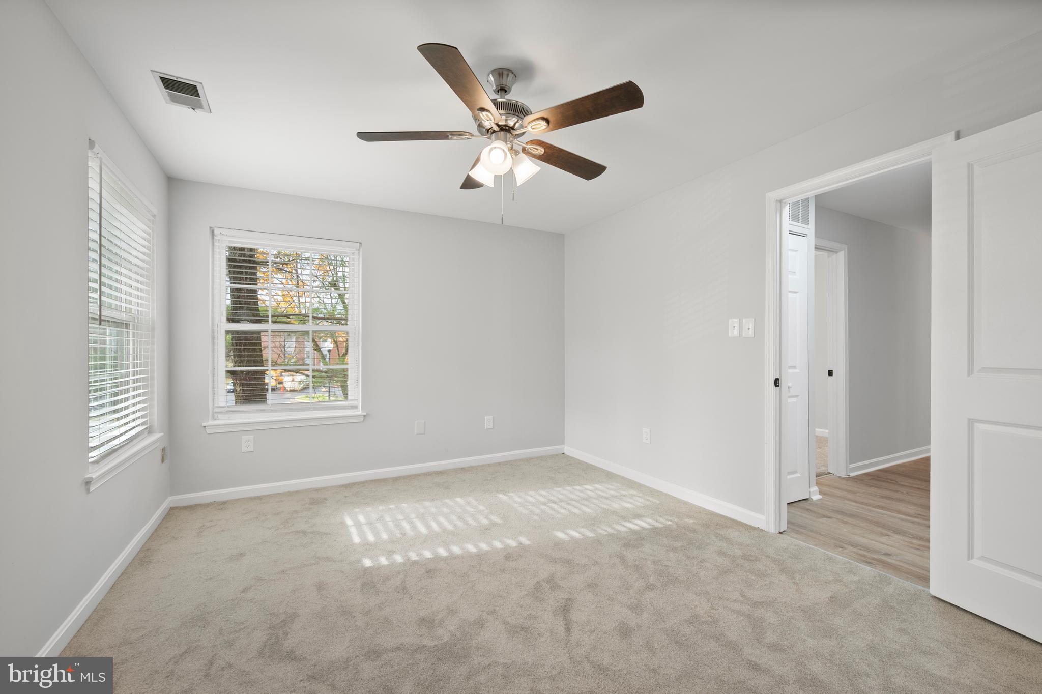 CROMWELL FOUNTAIN - Residential