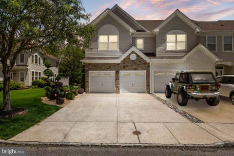 Townhouse For Sale - 40 Tudor Ct<br/> MARLTON, NJ 08053