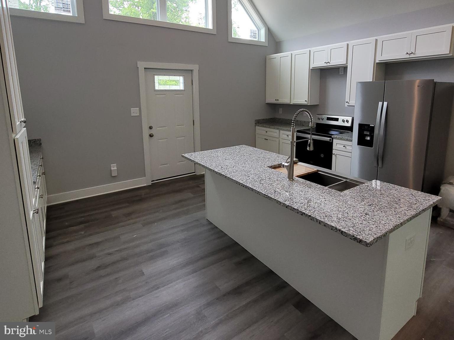 FAIRVIEW OAKS - Residential