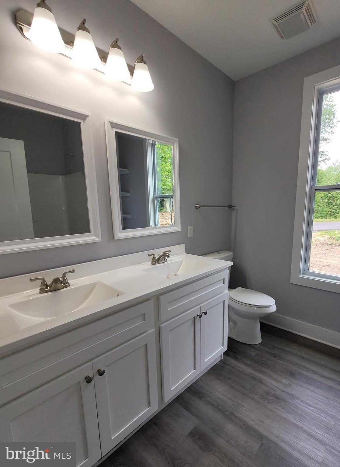 FAIRVIEW OAKS - Residential