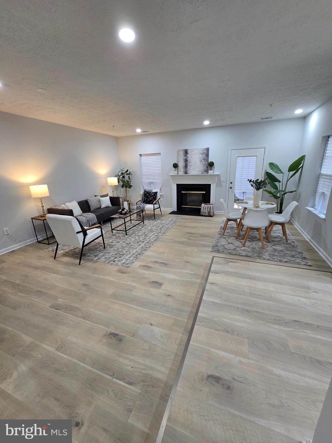 HILL OAKS CONDO PHASE 1- - Residential