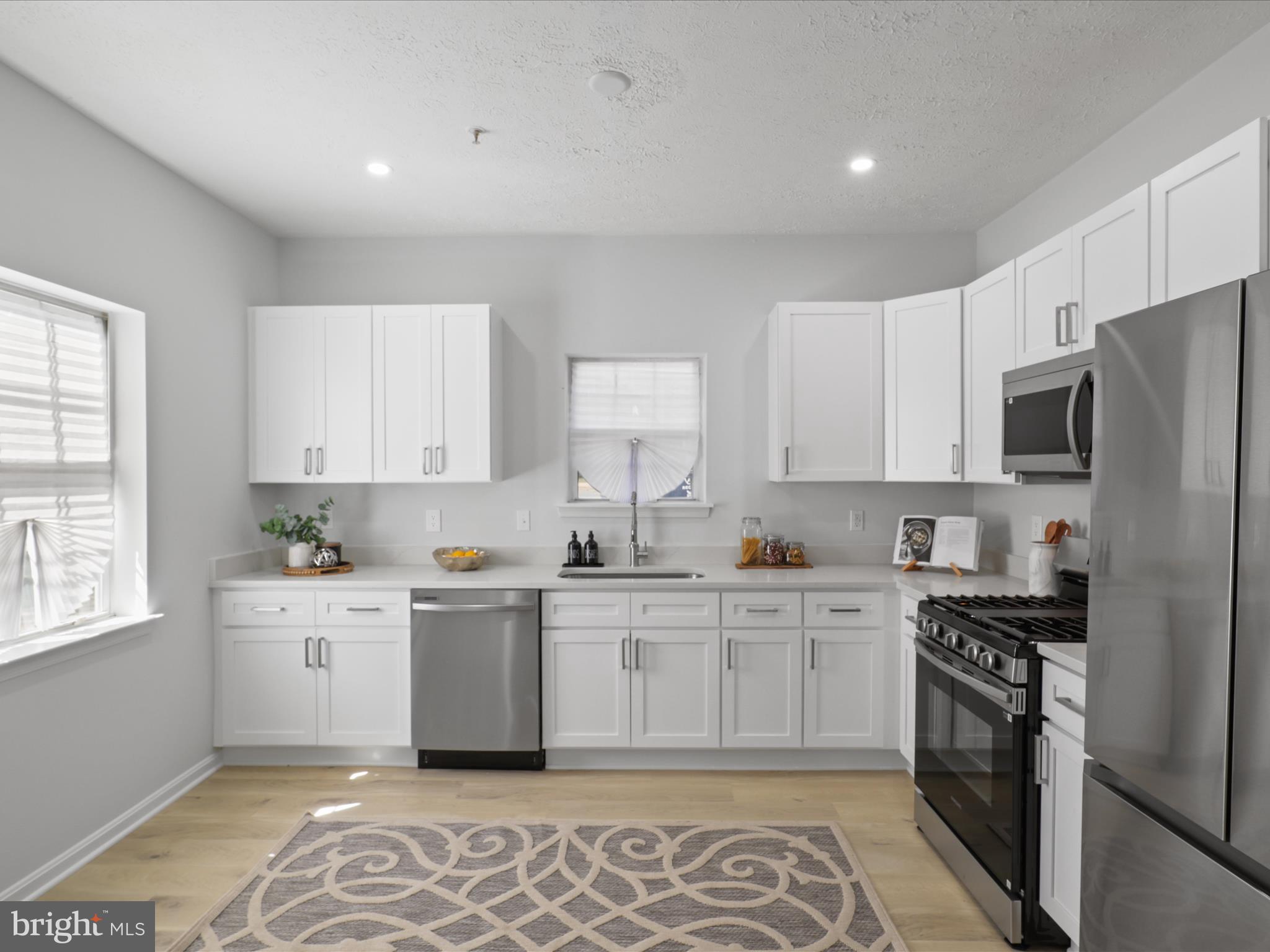 HILL OAKS CONDO PHASE 1- - Residential