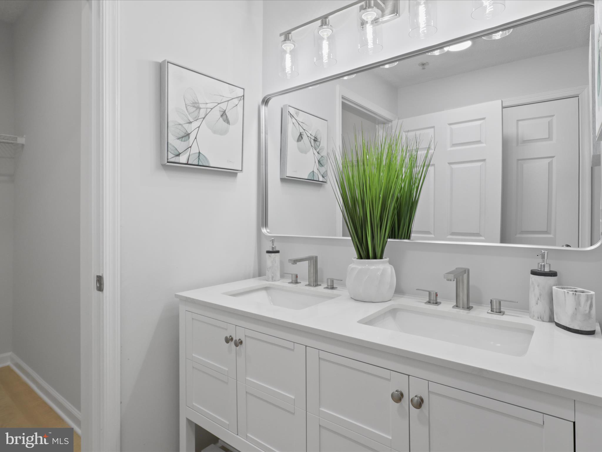 HILL OAKS CONDO PHASE 1- - Residential