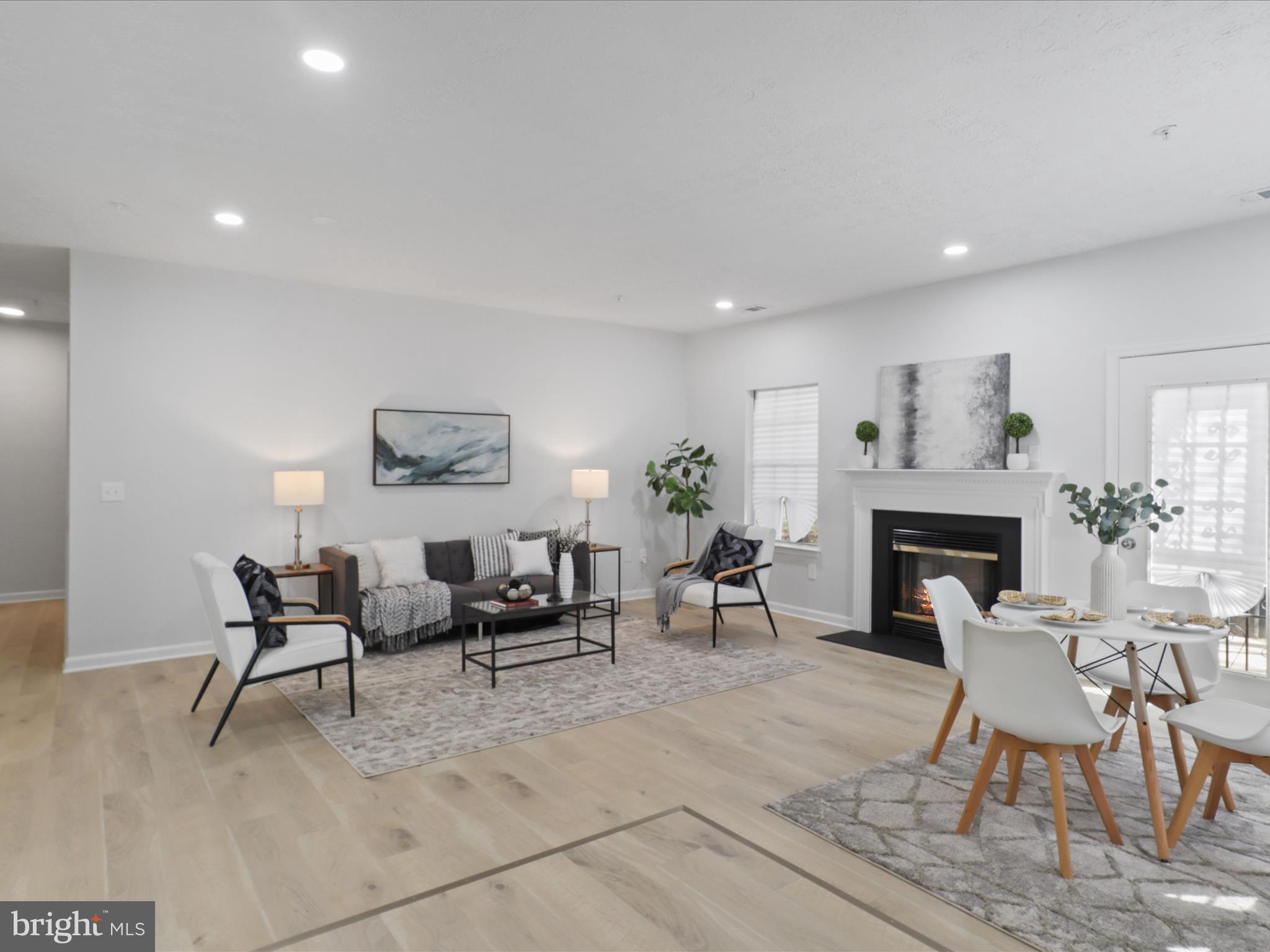 HILL OAKS CONDO PHASE 1- - Residential