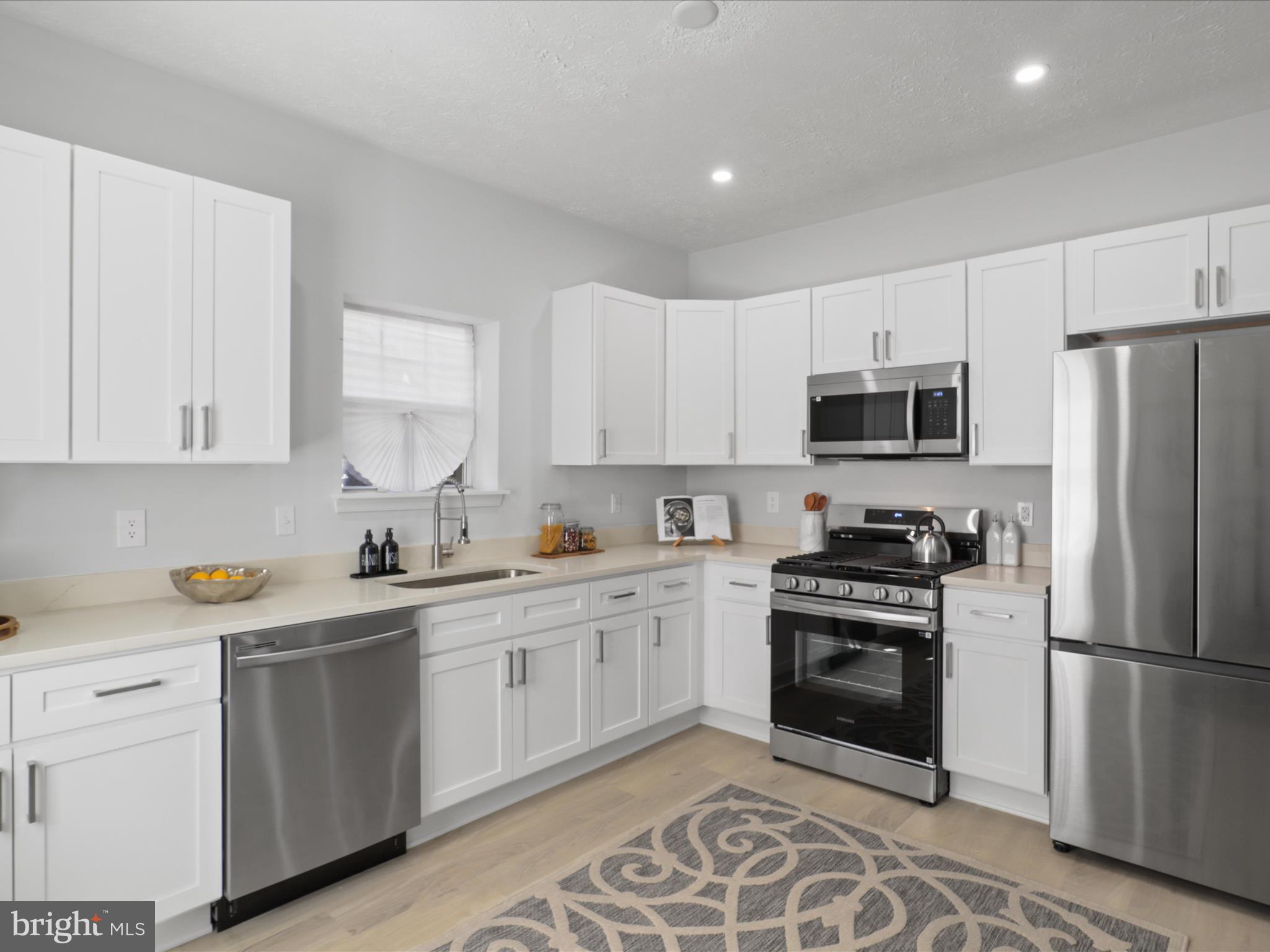 HILL OAKS CONDO PHASE 1- - Residential