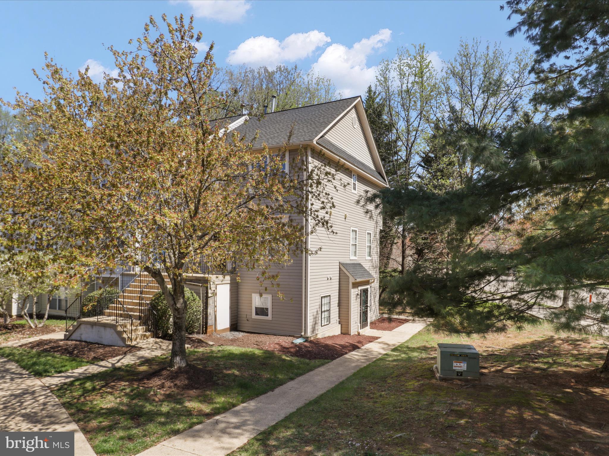 HILL OAKS CONDO PHASE 1- - Residential