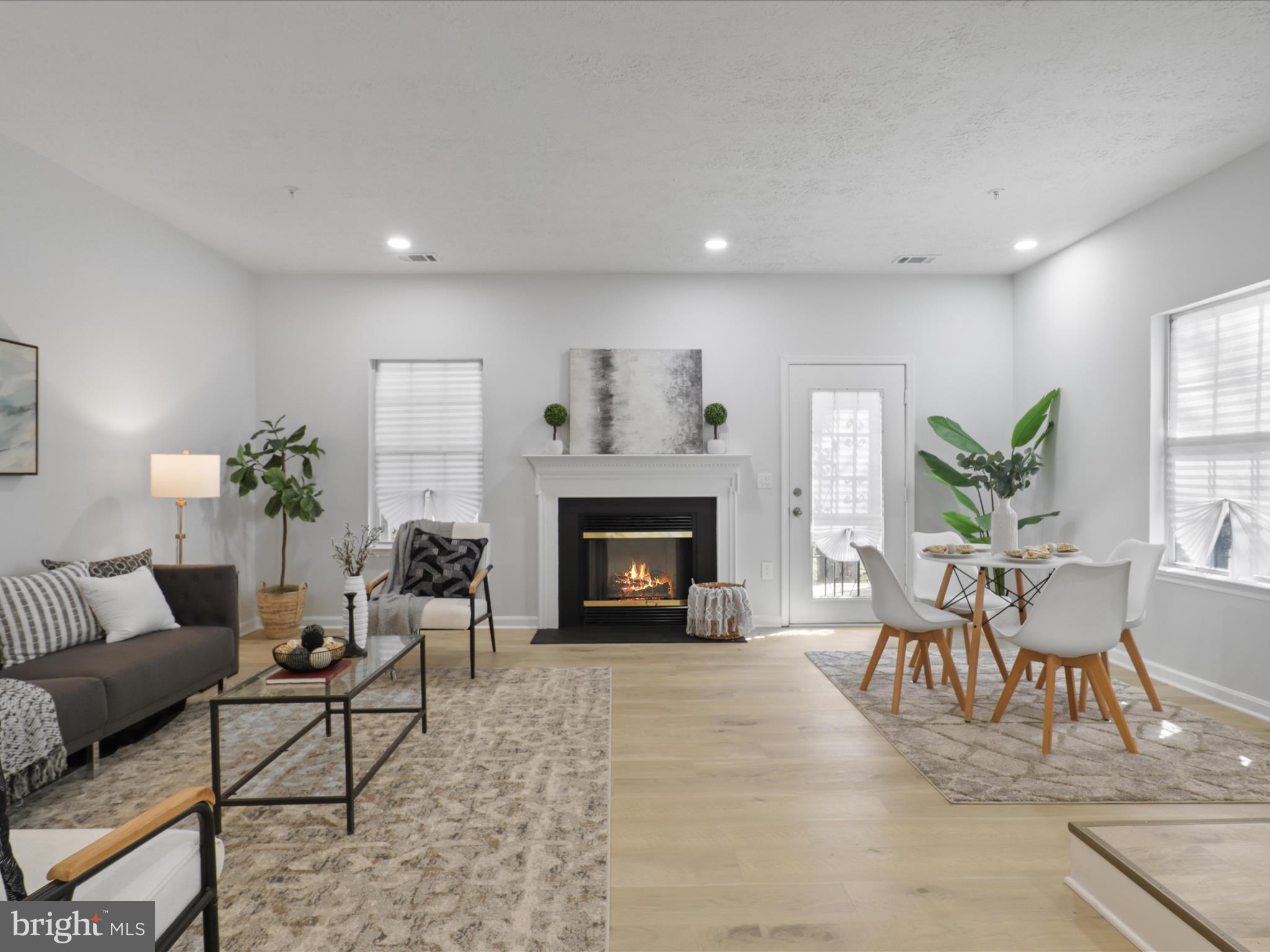 HILL OAKS CONDO PHASE 1- - Residential