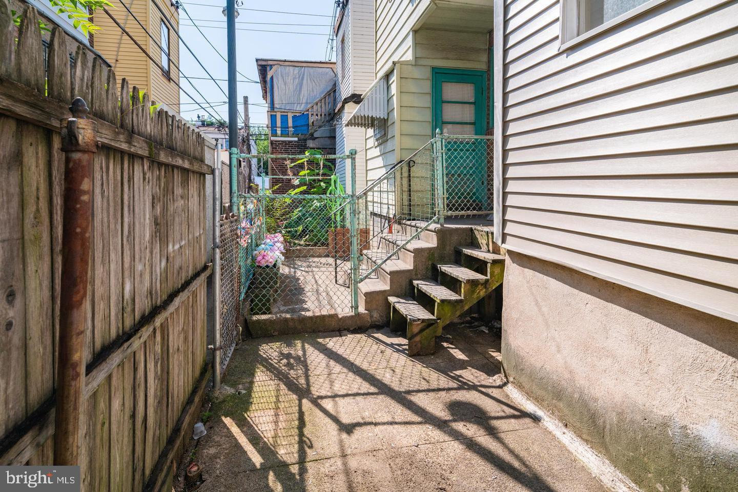 2271 E CAMBRIA STREET