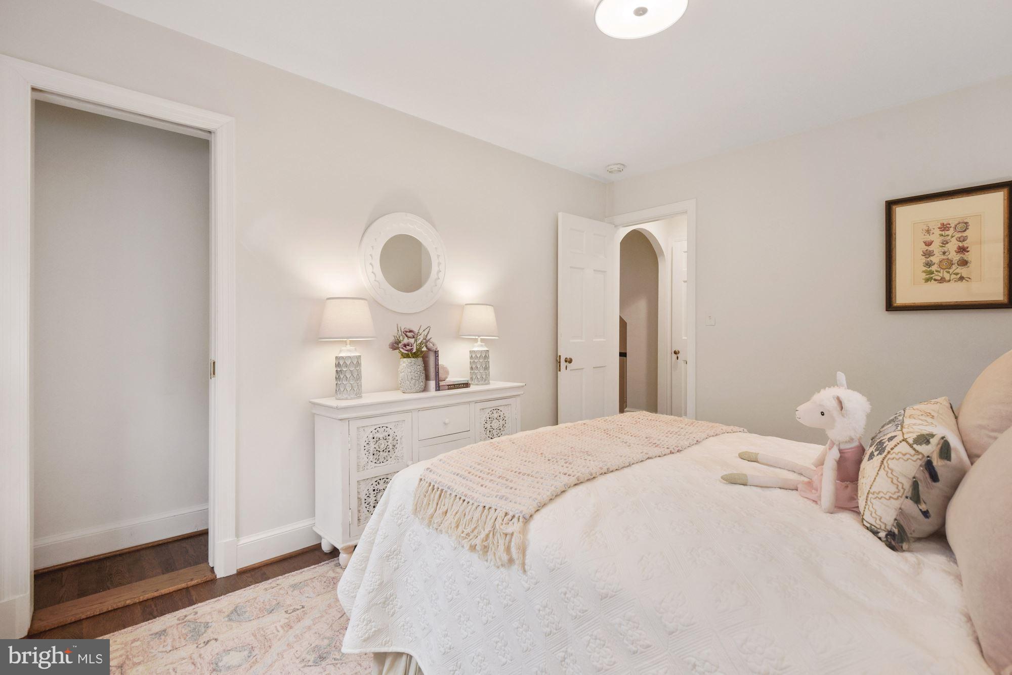 CHEVY CHASE VILLAGE - Residential