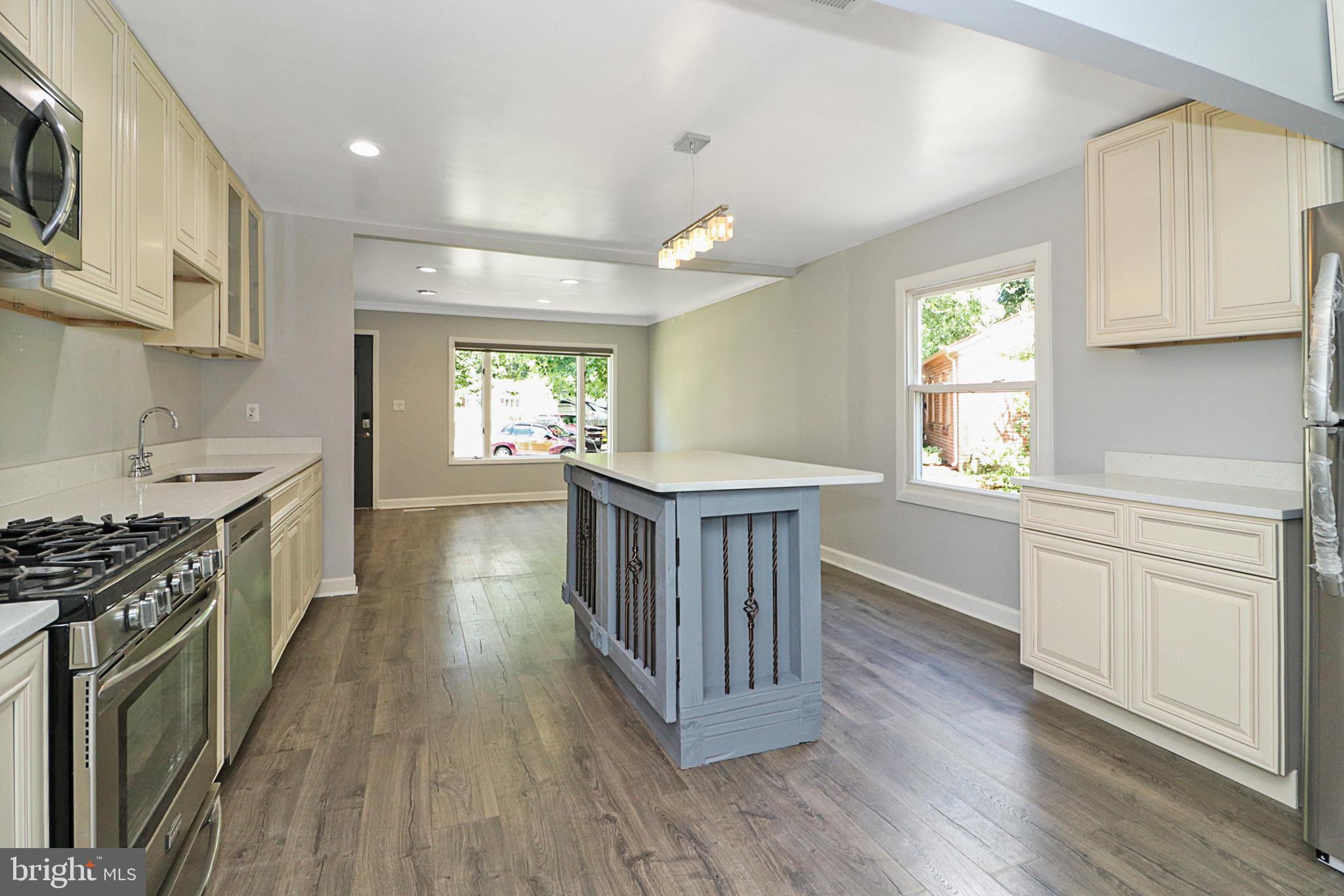 SUBURBIA - Residential