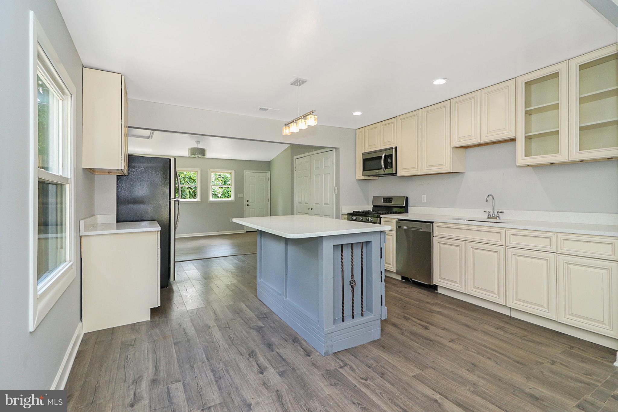 SUBURBIA - Residential