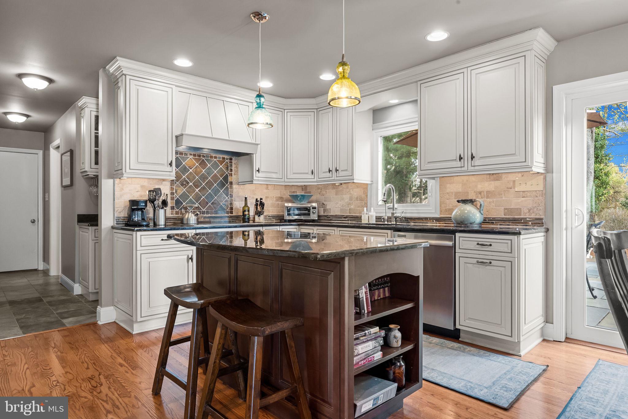 MOUNT EYRE MANOR - Residential