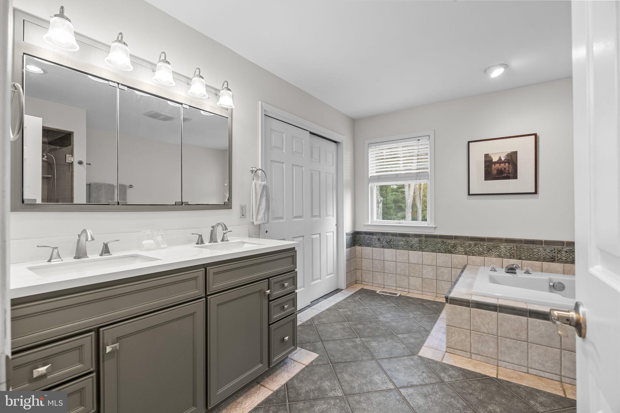 MOUNT EYRE MANOR - Residential