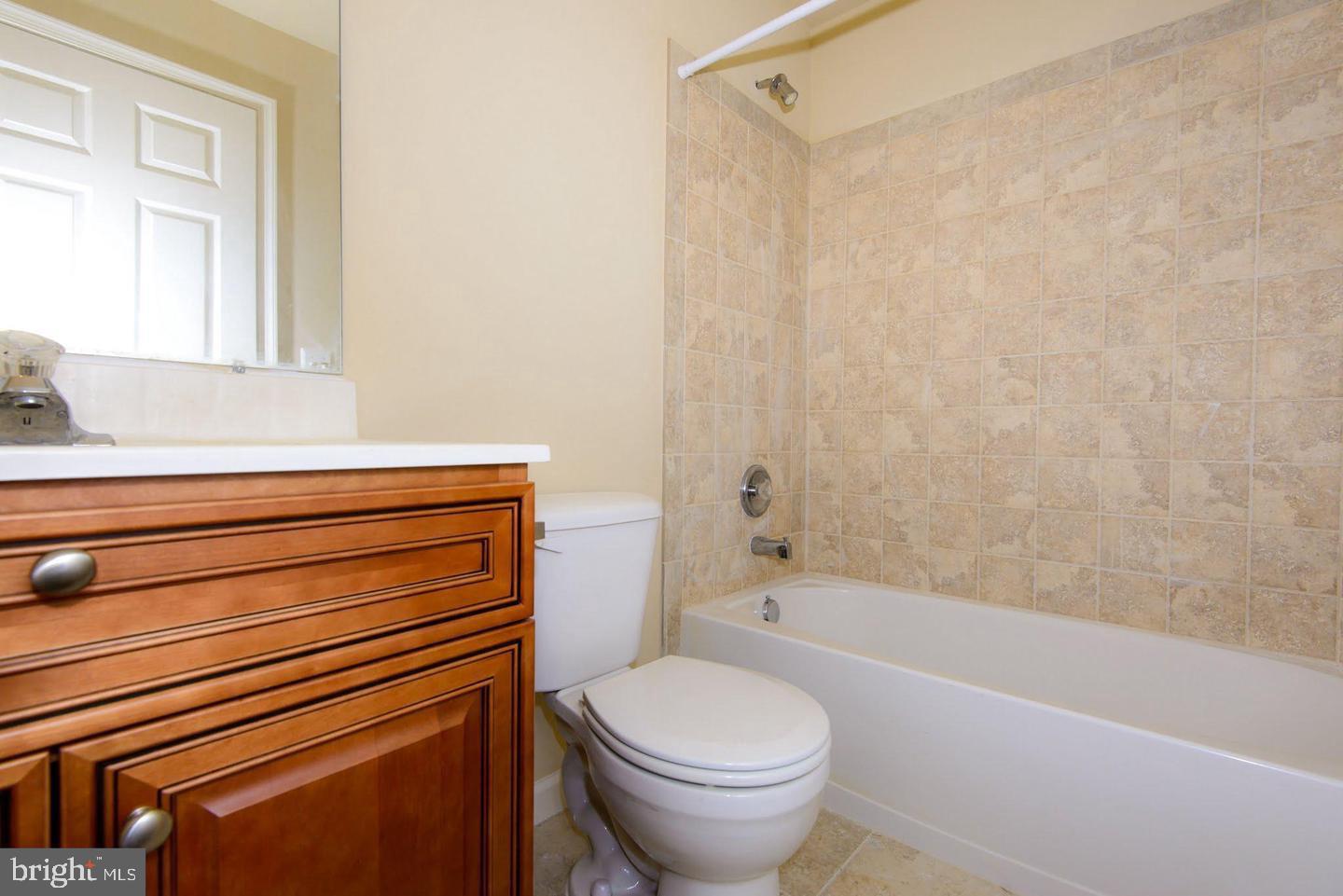 SIGNATURE AT BROADLANDS - Residential Lease