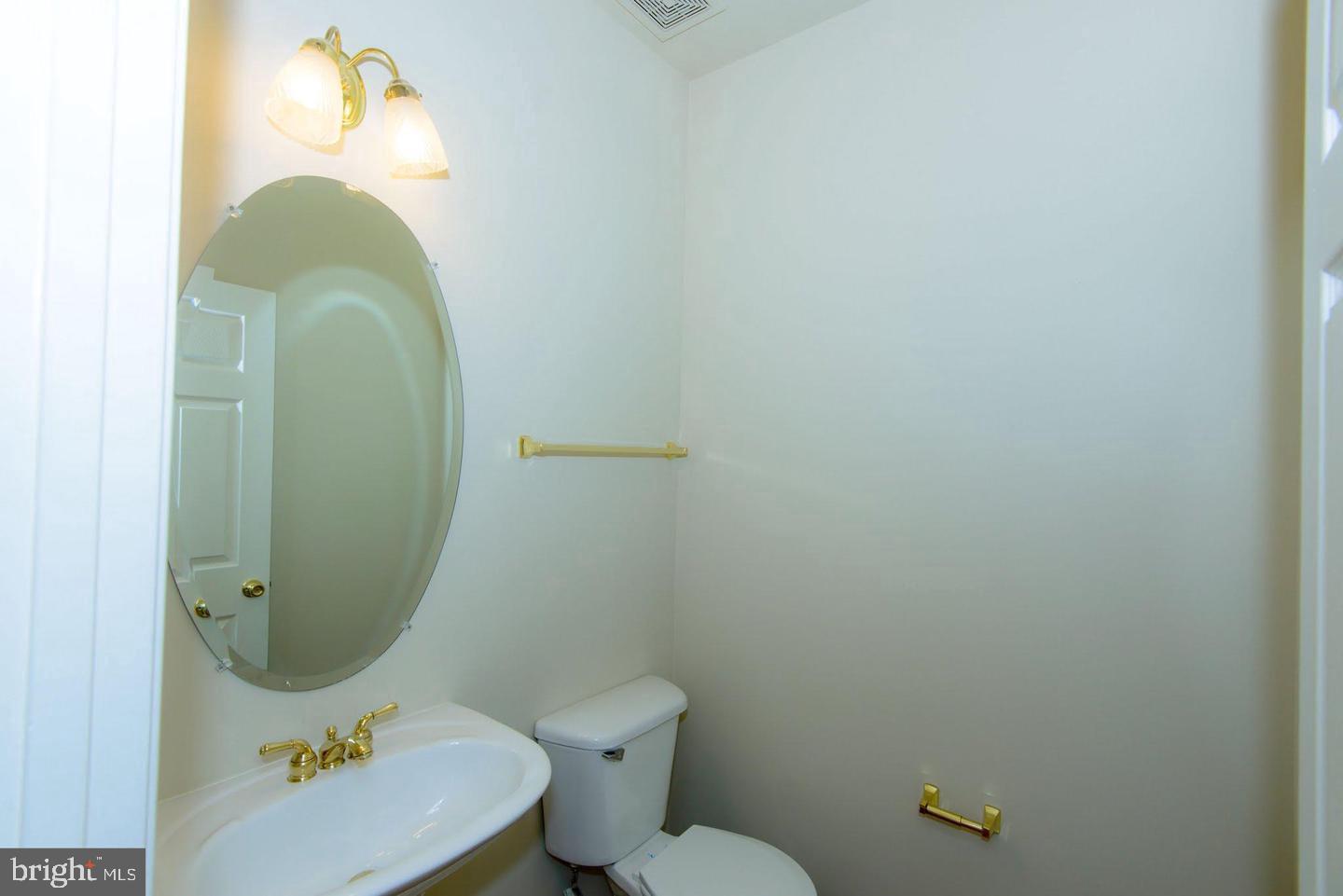 SIGNATURE AT BROADLANDS - Residential Lease