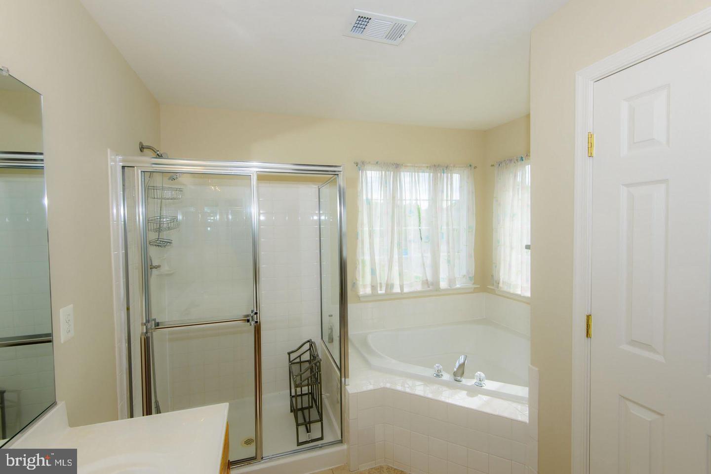 SIGNATURE AT BROADLANDS - Residential Lease