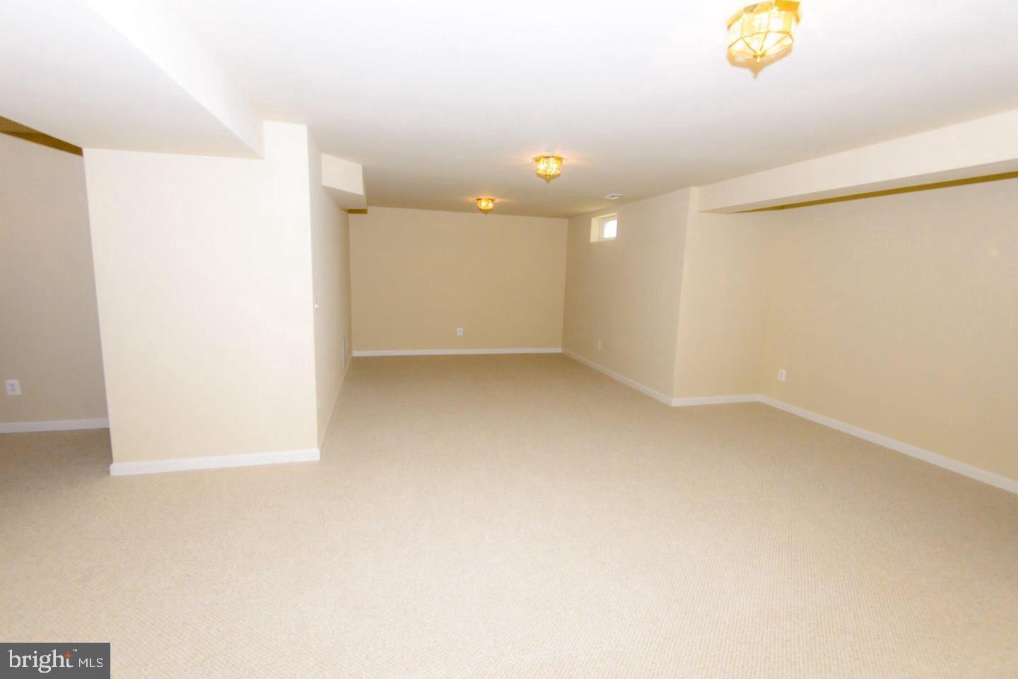 SIGNATURE AT BROADLANDS - Residential Lease