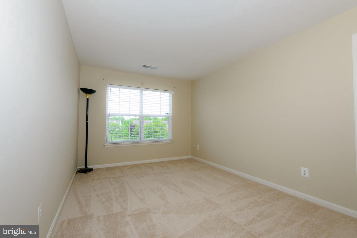 SIGNATURE AT BROADLANDS - Residential Lease