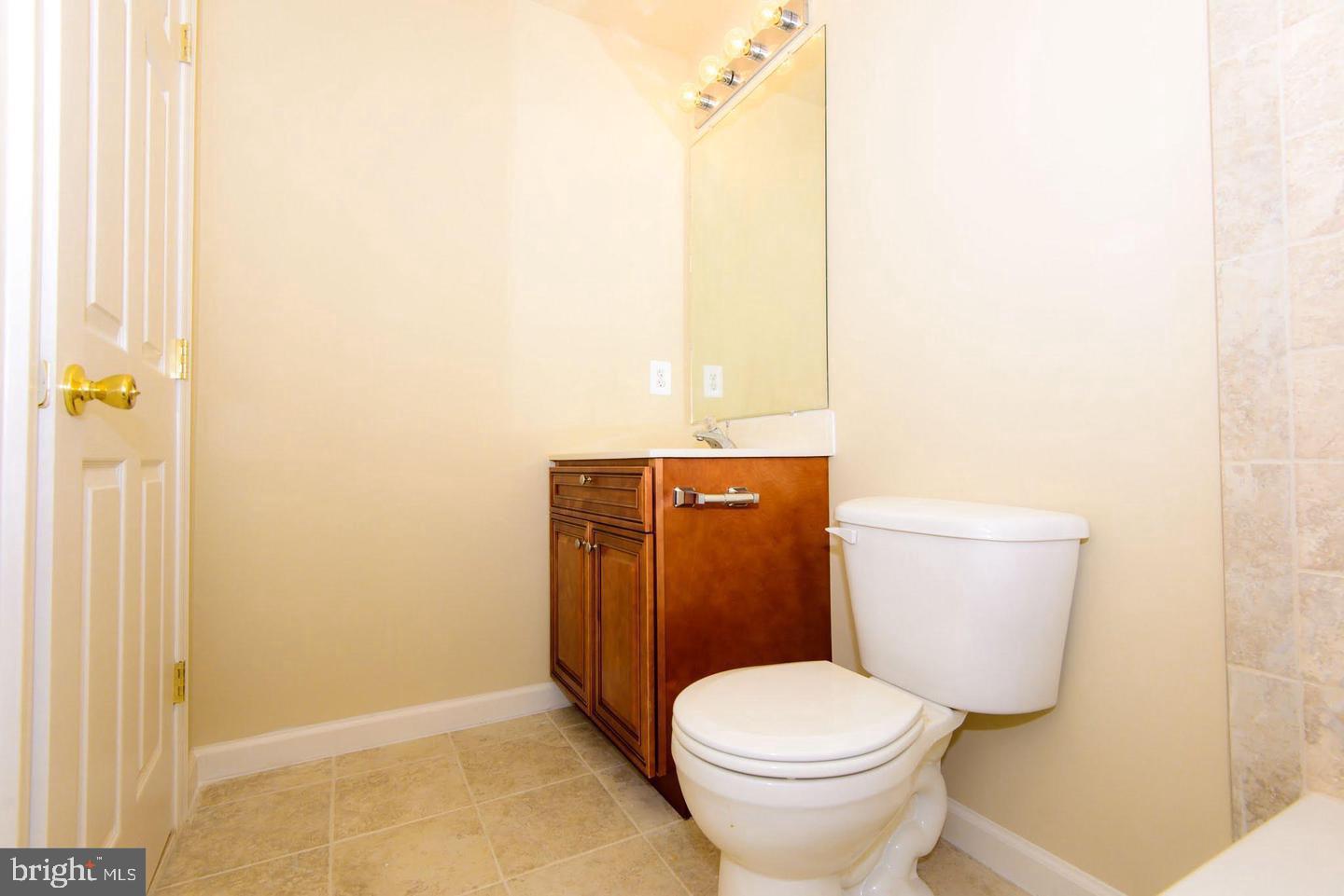 SIGNATURE AT BROADLANDS - Residential Lease