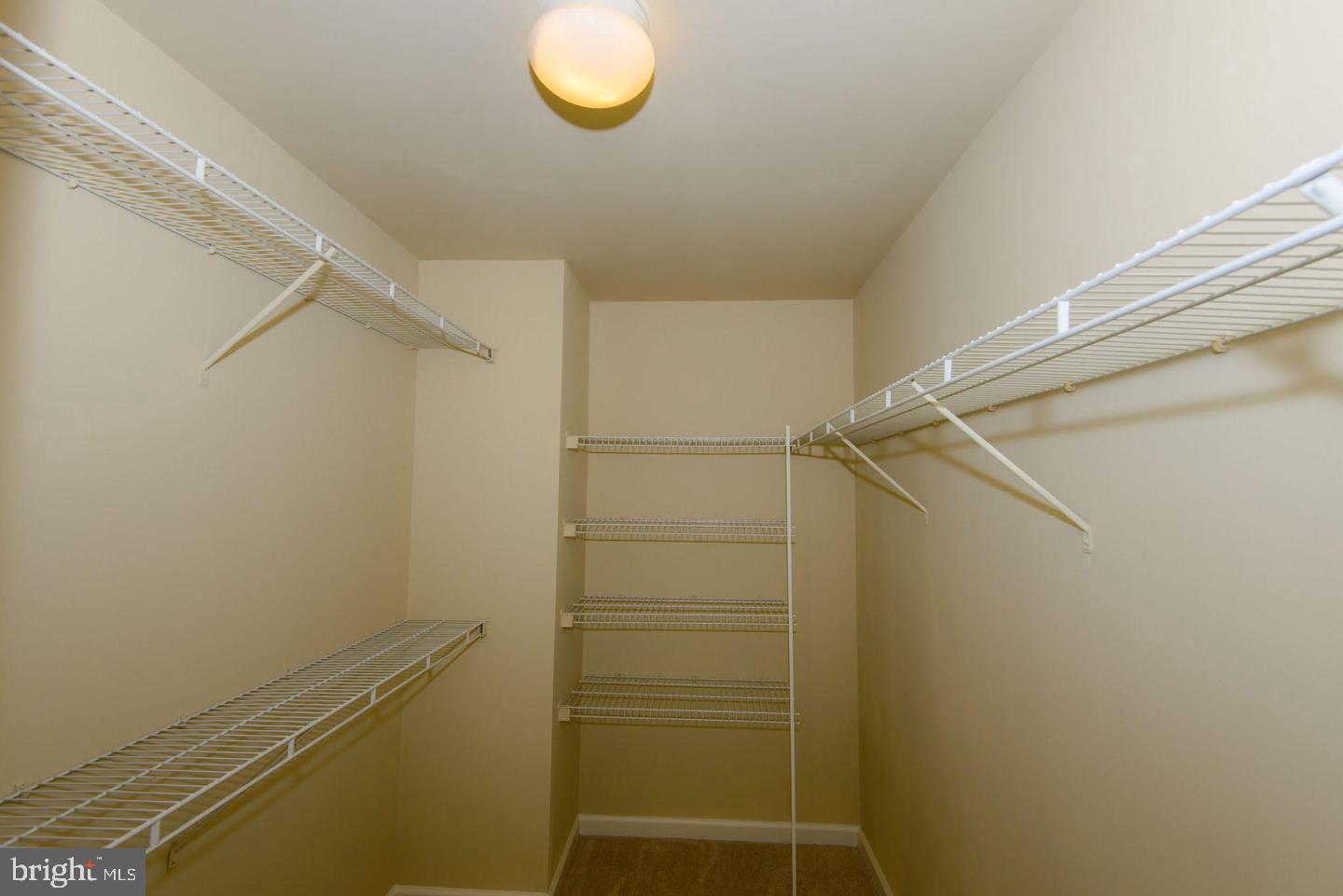 SIGNATURE AT BROADLANDS - Residential Lease