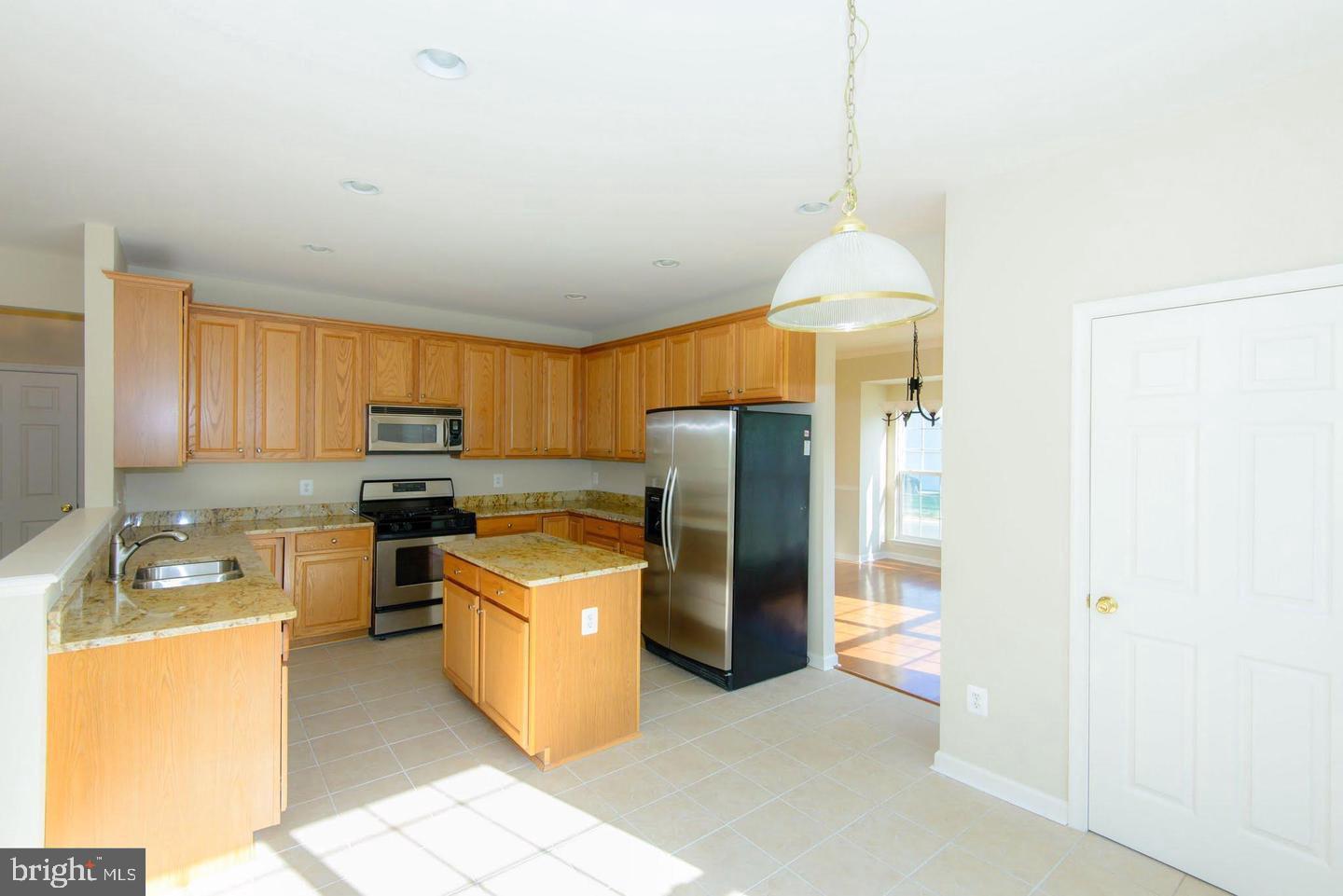 SIGNATURE AT BROADLANDS - Residential Lease