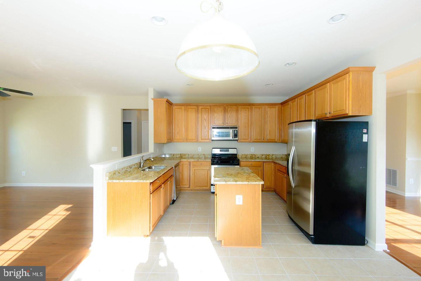 SIGNATURE AT BROADLANDS - Residential Lease