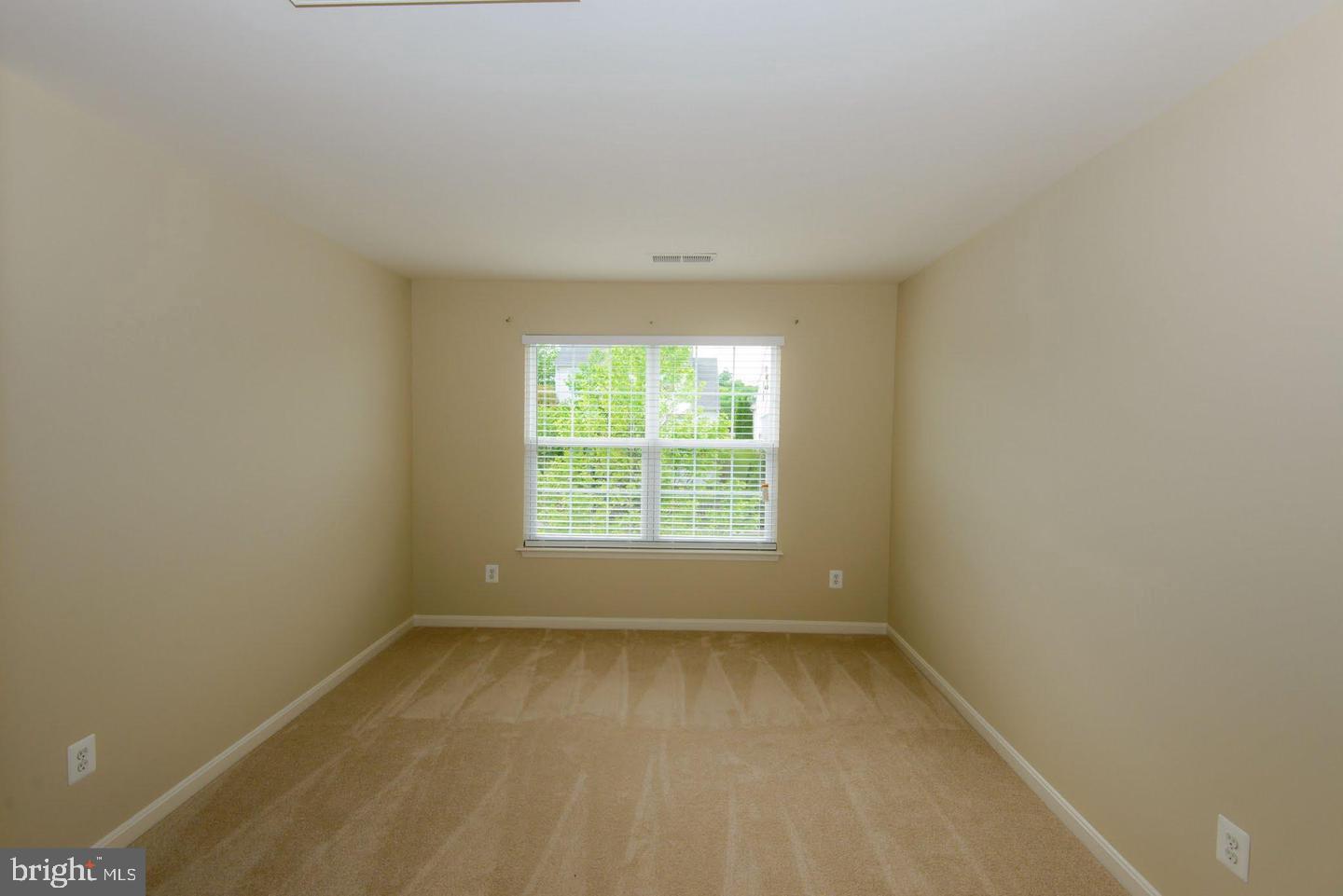 SIGNATURE AT BROADLANDS - Residential Lease