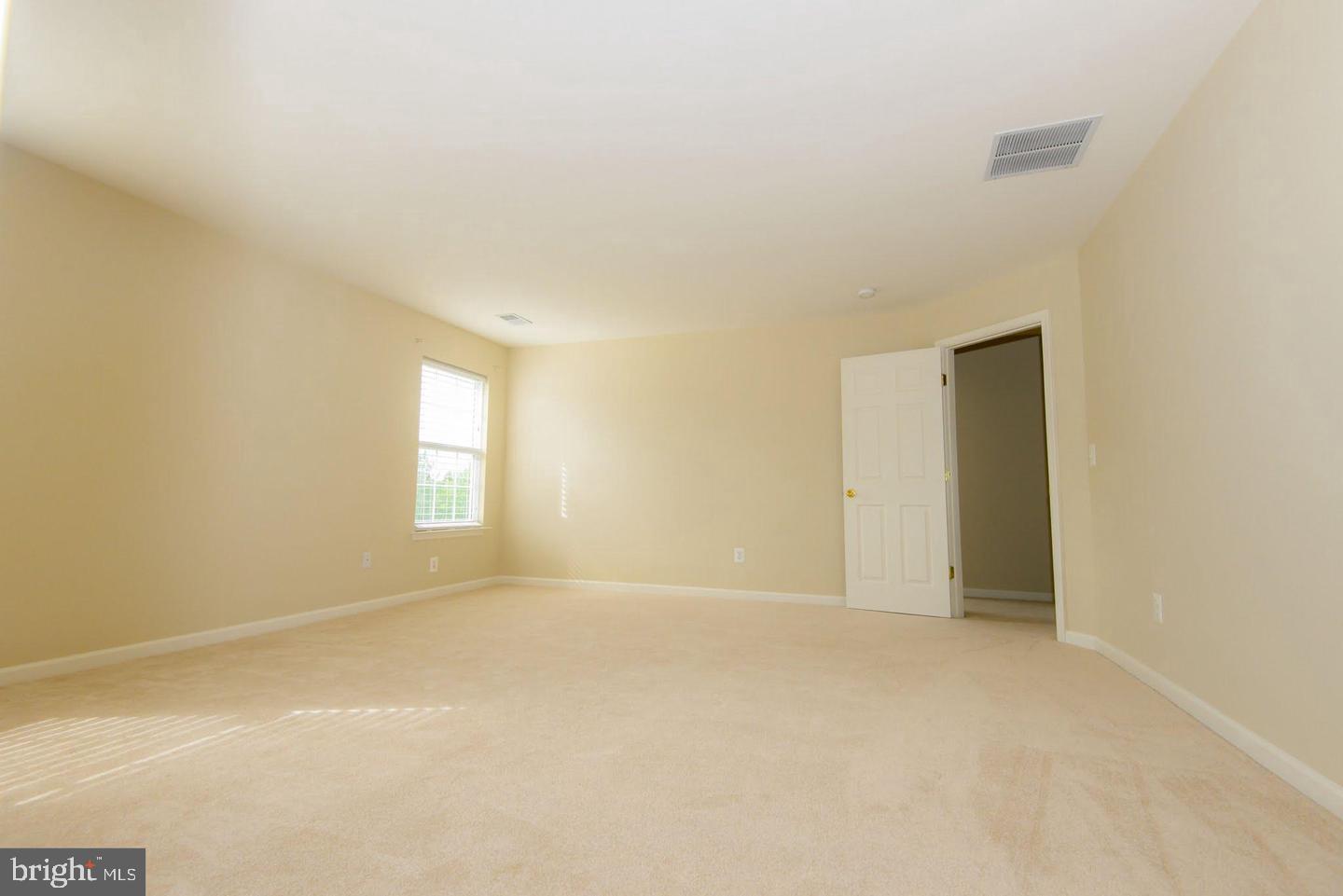 SIGNATURE AT BROADLANDS - Residential Lease