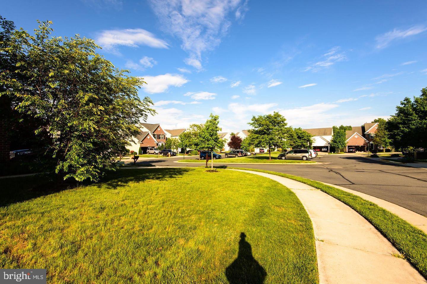 SIGNATURE AT BROADLANDS - Residential Lease