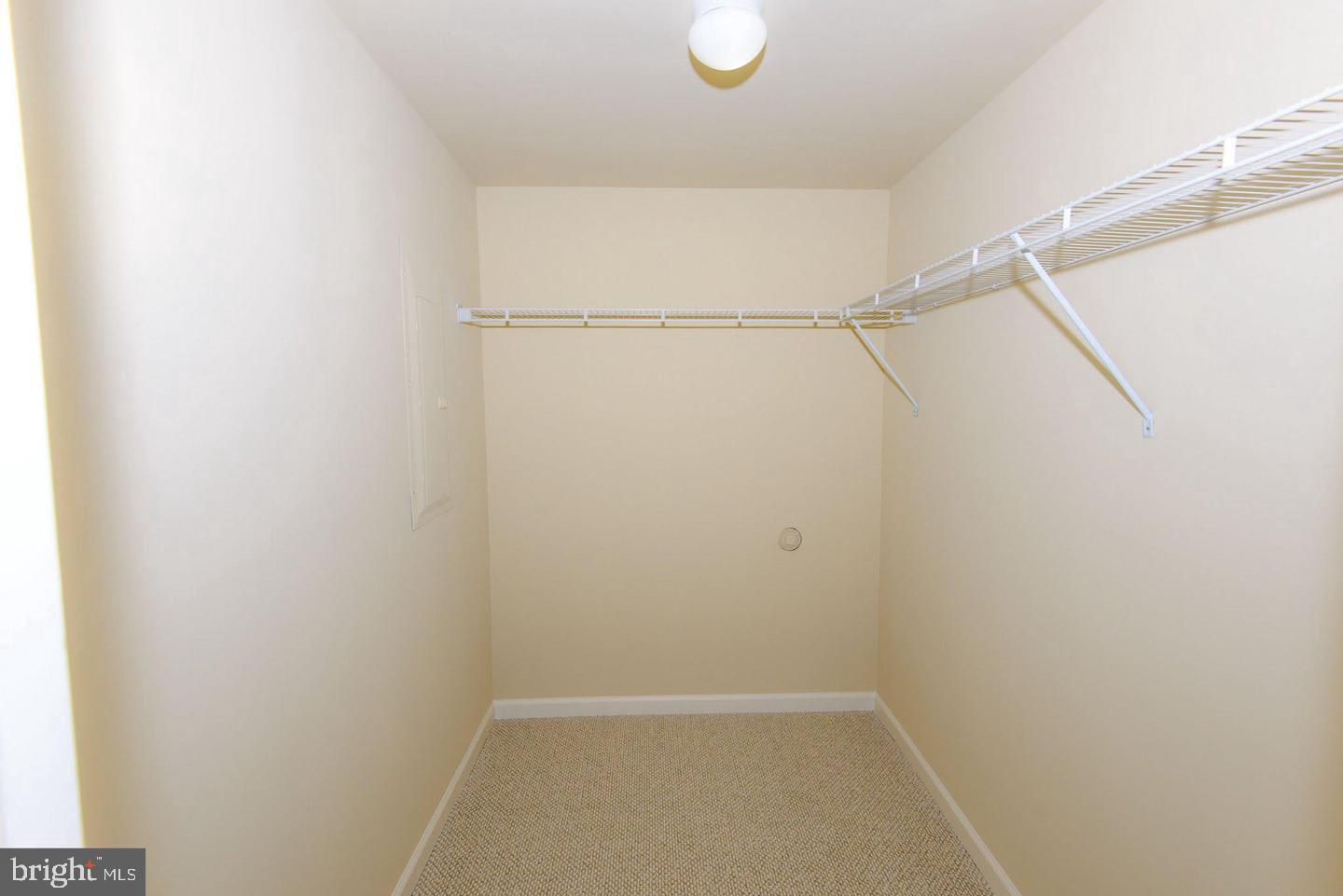 SIGNATURE AT BROADLANDS - Residential Lease