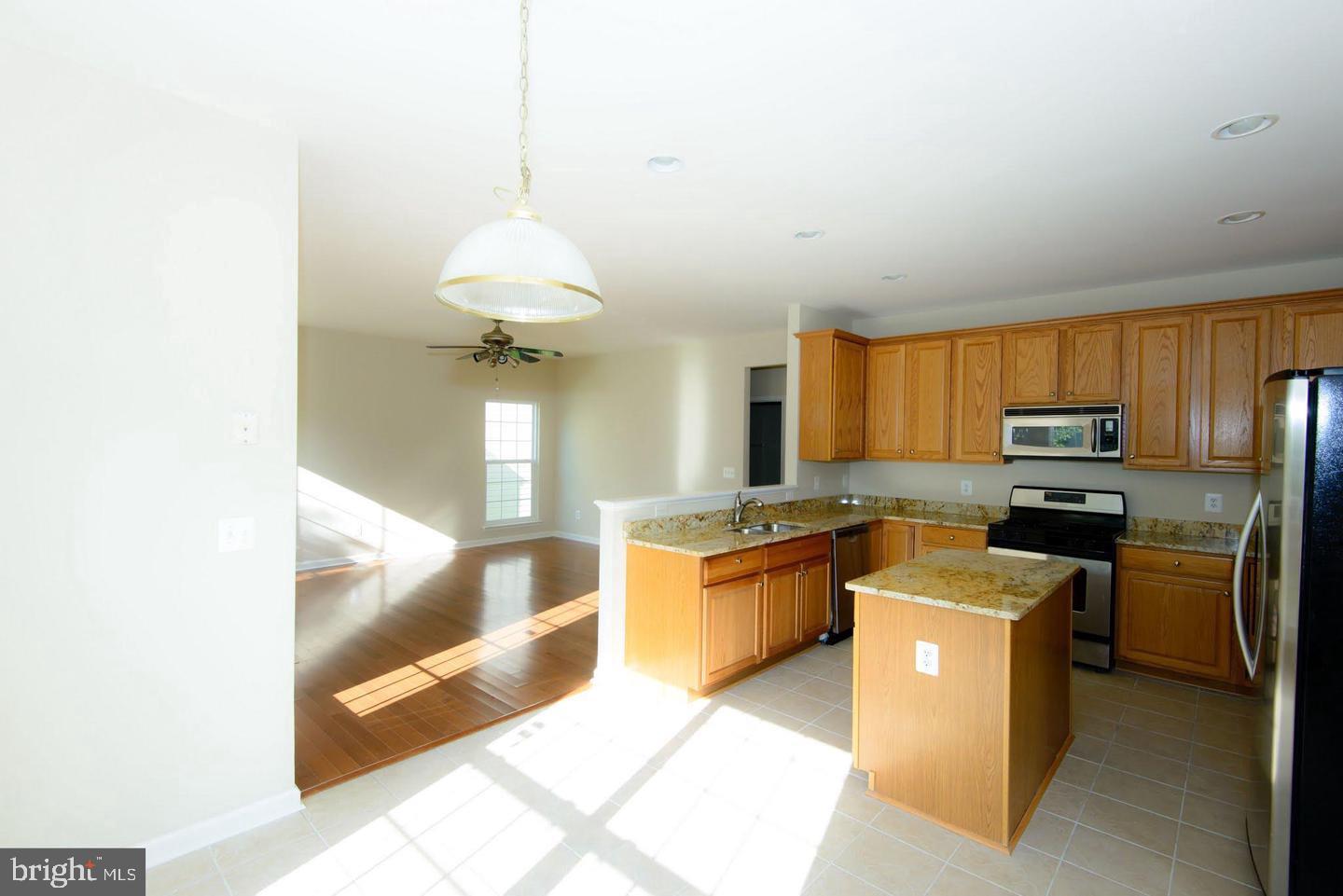 SIGNATURE AT BROADLANDS - Residential Lease