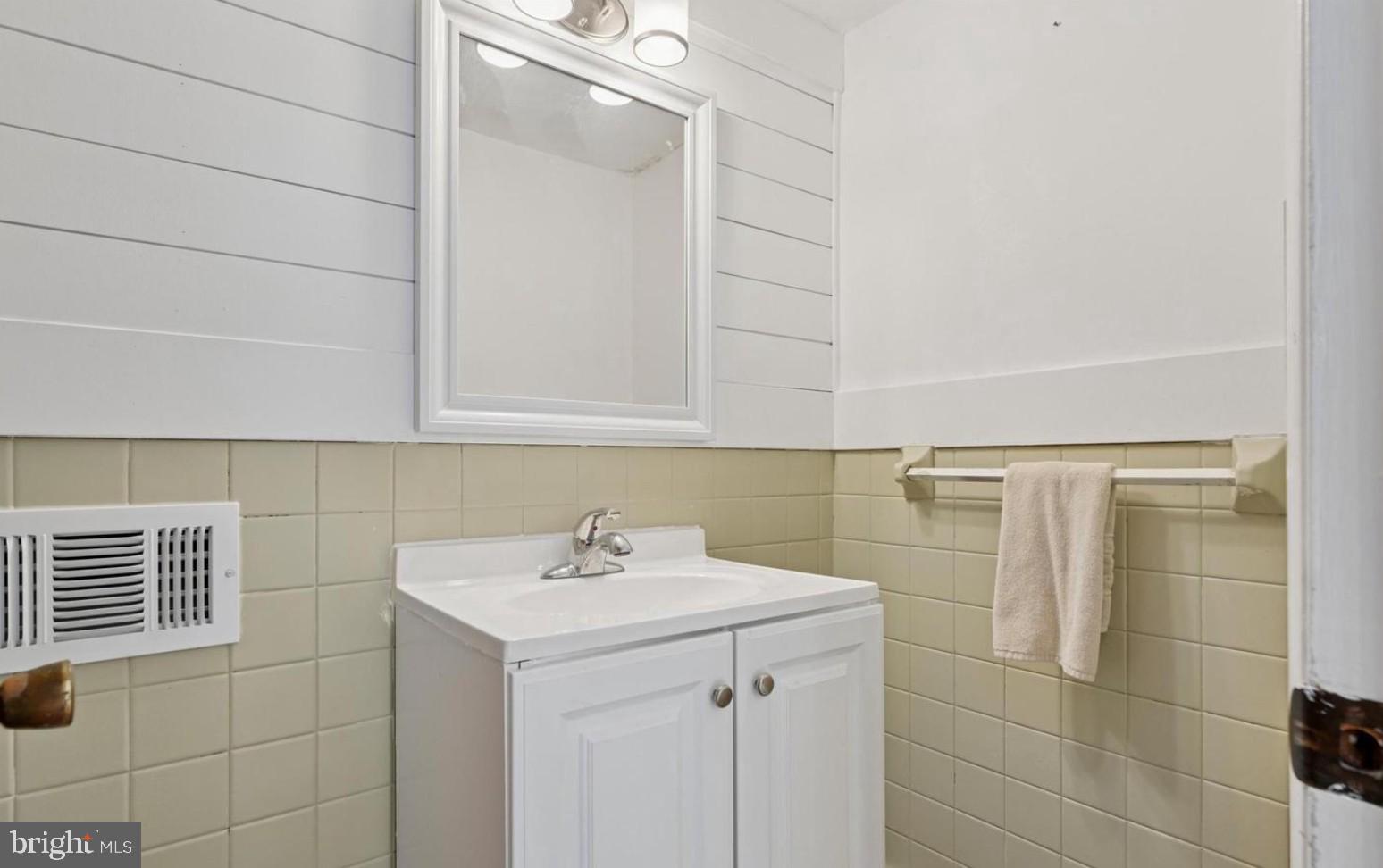 COLLEGEVILLE WALK - Residential Lease