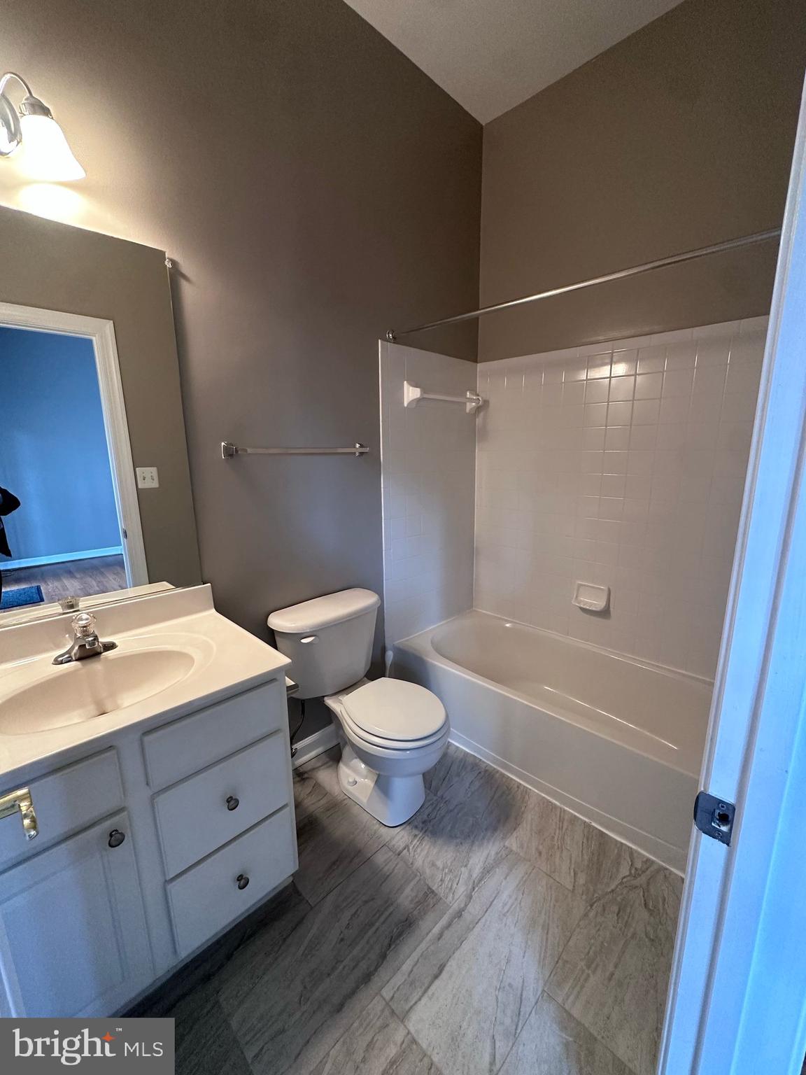 BLOOMS MILL - Residential Lease