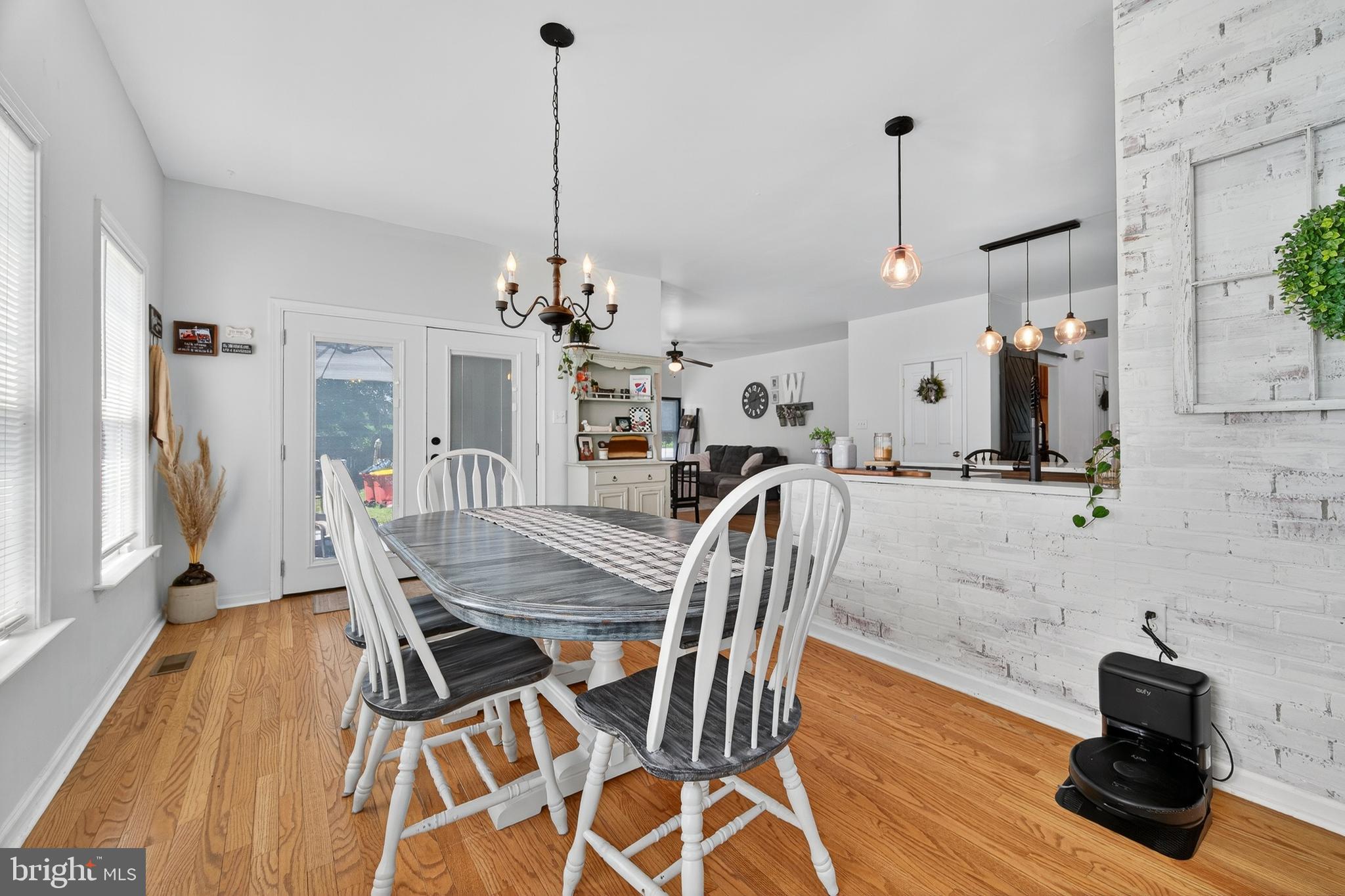 YORKVILLE - Residential