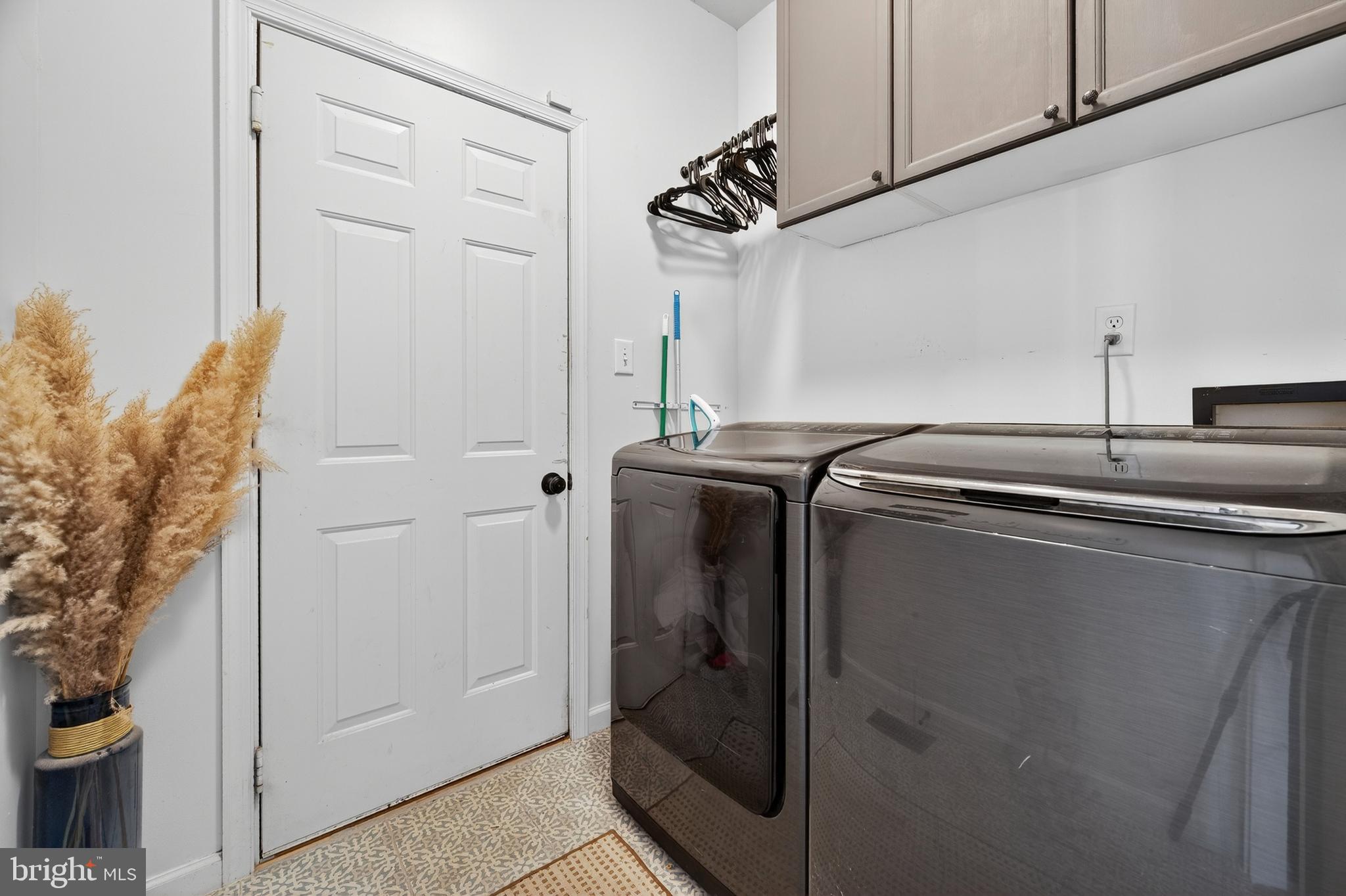 YORKVILLE - Residential