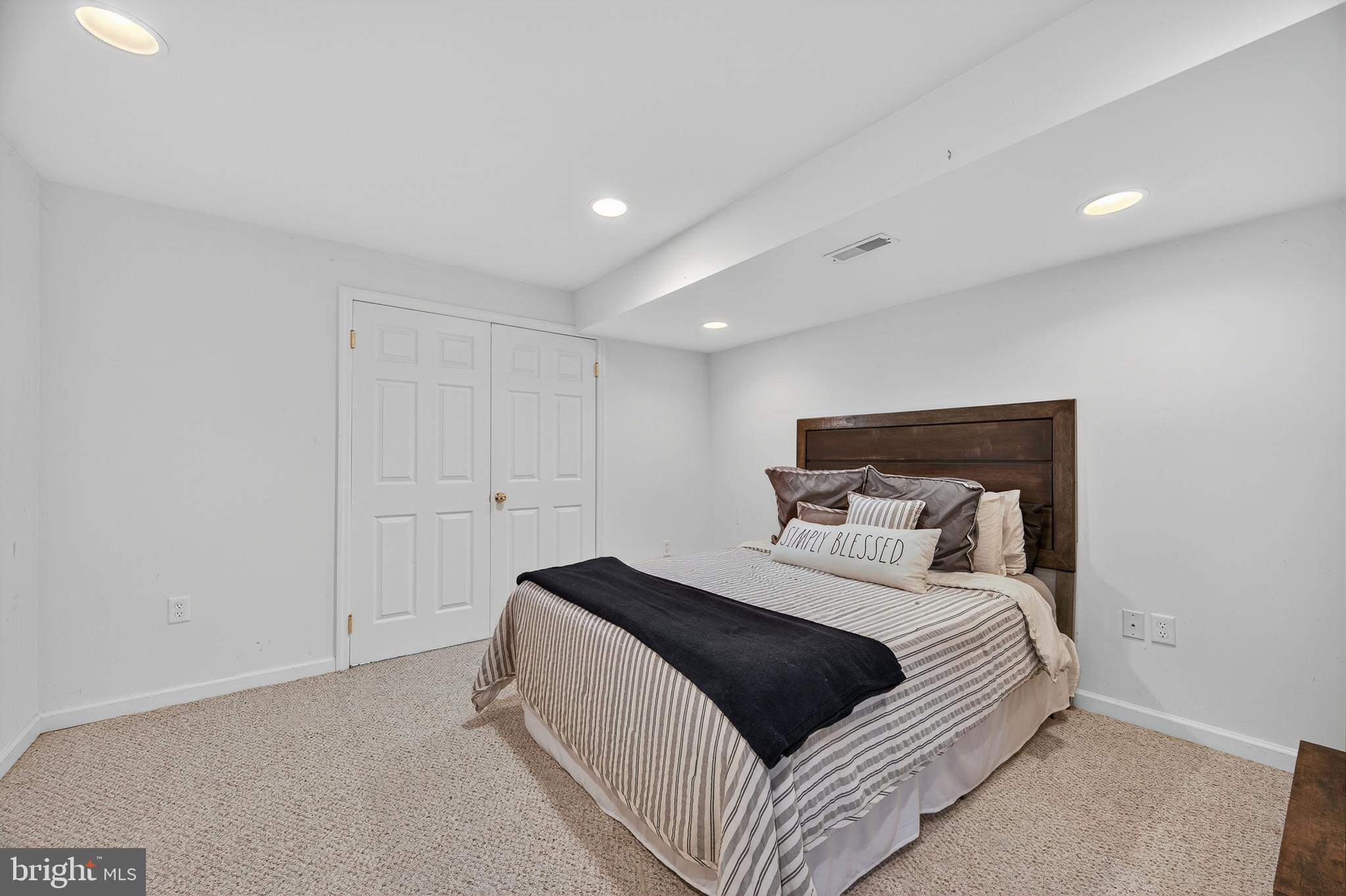 YORKVILLE - Residential